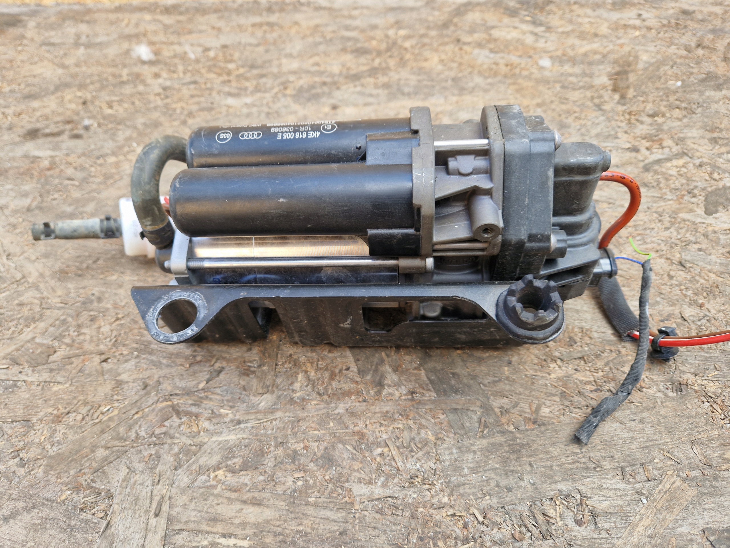 KOMPRESOR Achsträgers AUDI Q8 E-TRON 55 4KE616005E 4430203051