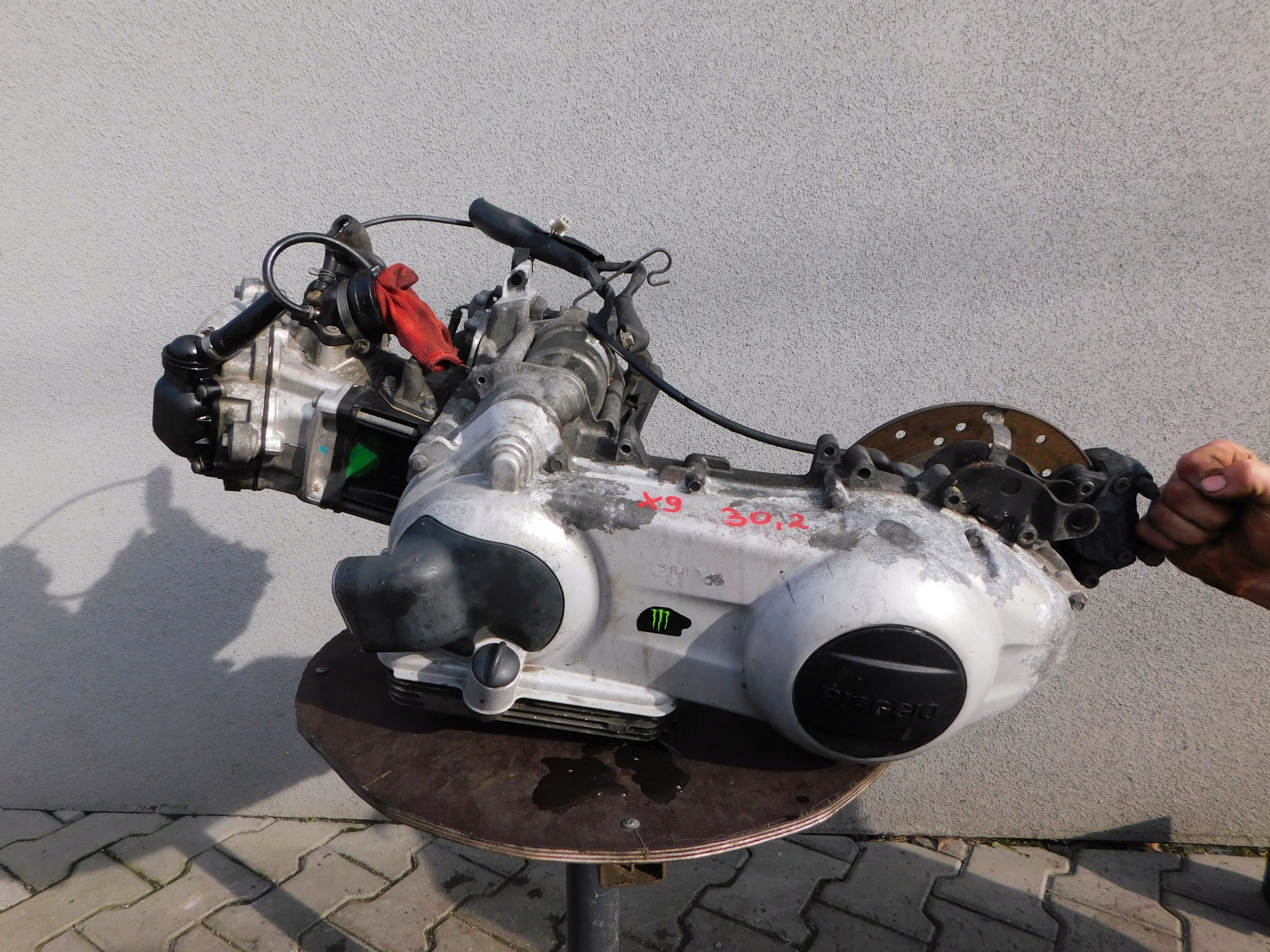 PIAGGIO X9 125 двигун