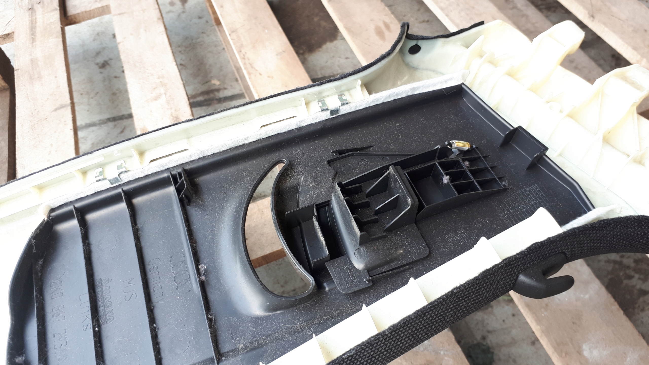 A4 B8 S4 cover SLUPKA supports left front 8K0867281C S LINE