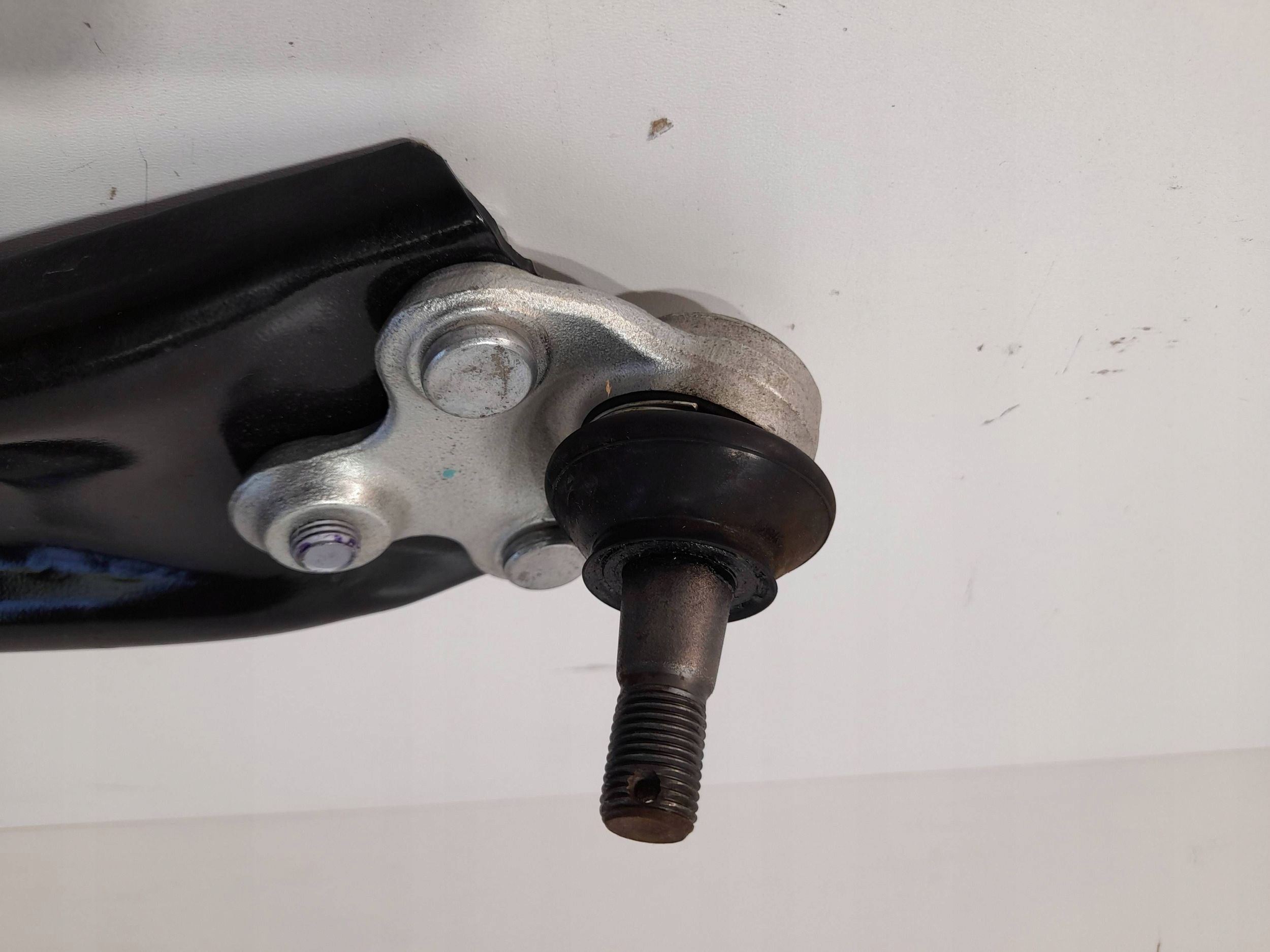 Toyota Aygo X arm front left 28B24L (Q645)