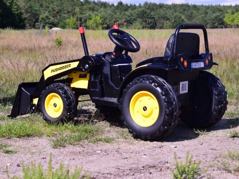 TRAKTOR Z ŁYŻKĄ - ŁADOWARKĄ PILOT RADIO FM HL389 Liczba miejsc 1