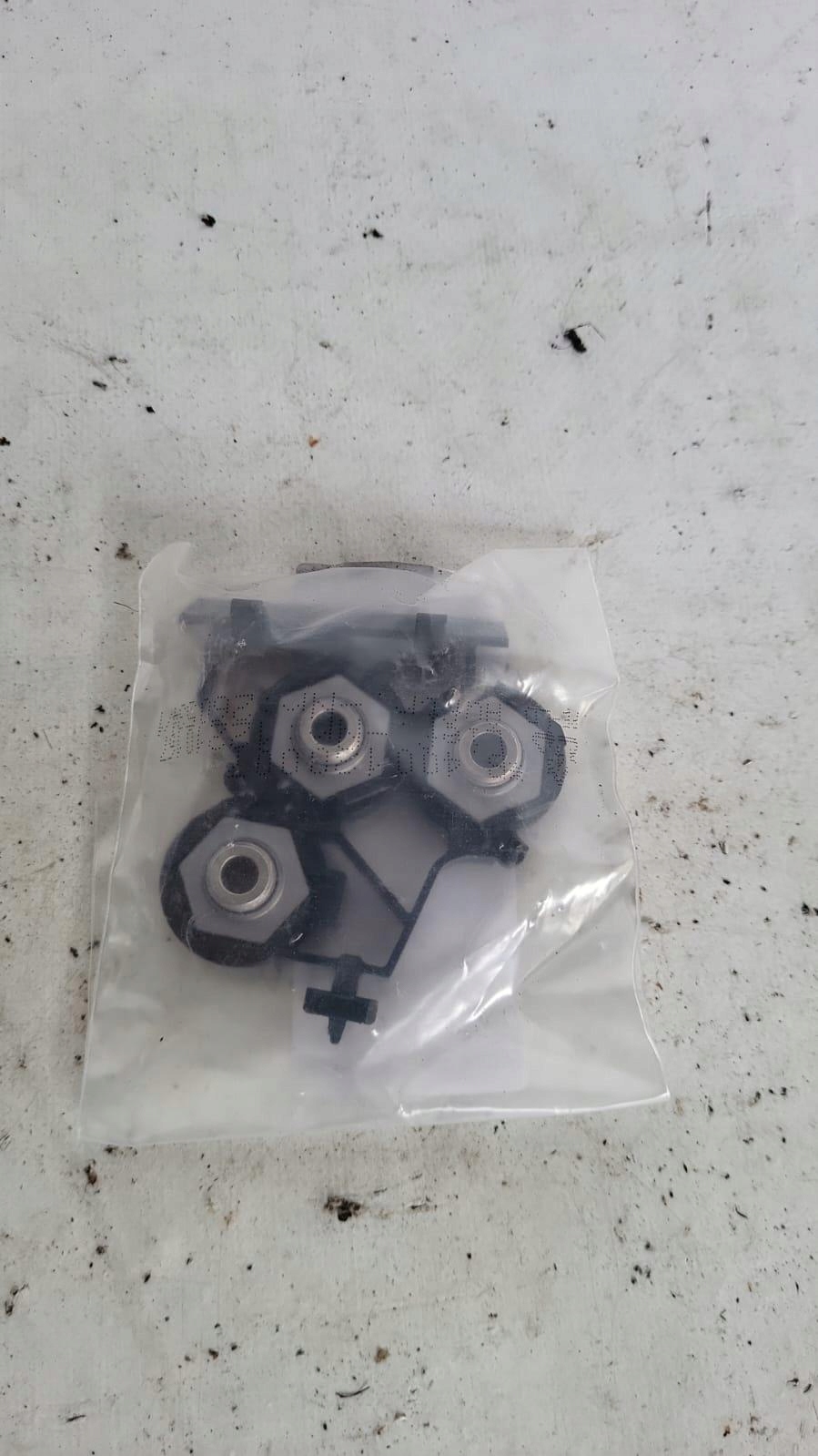 MERCEDES E-KLASA GLC CLS holder supports right front A2136205900