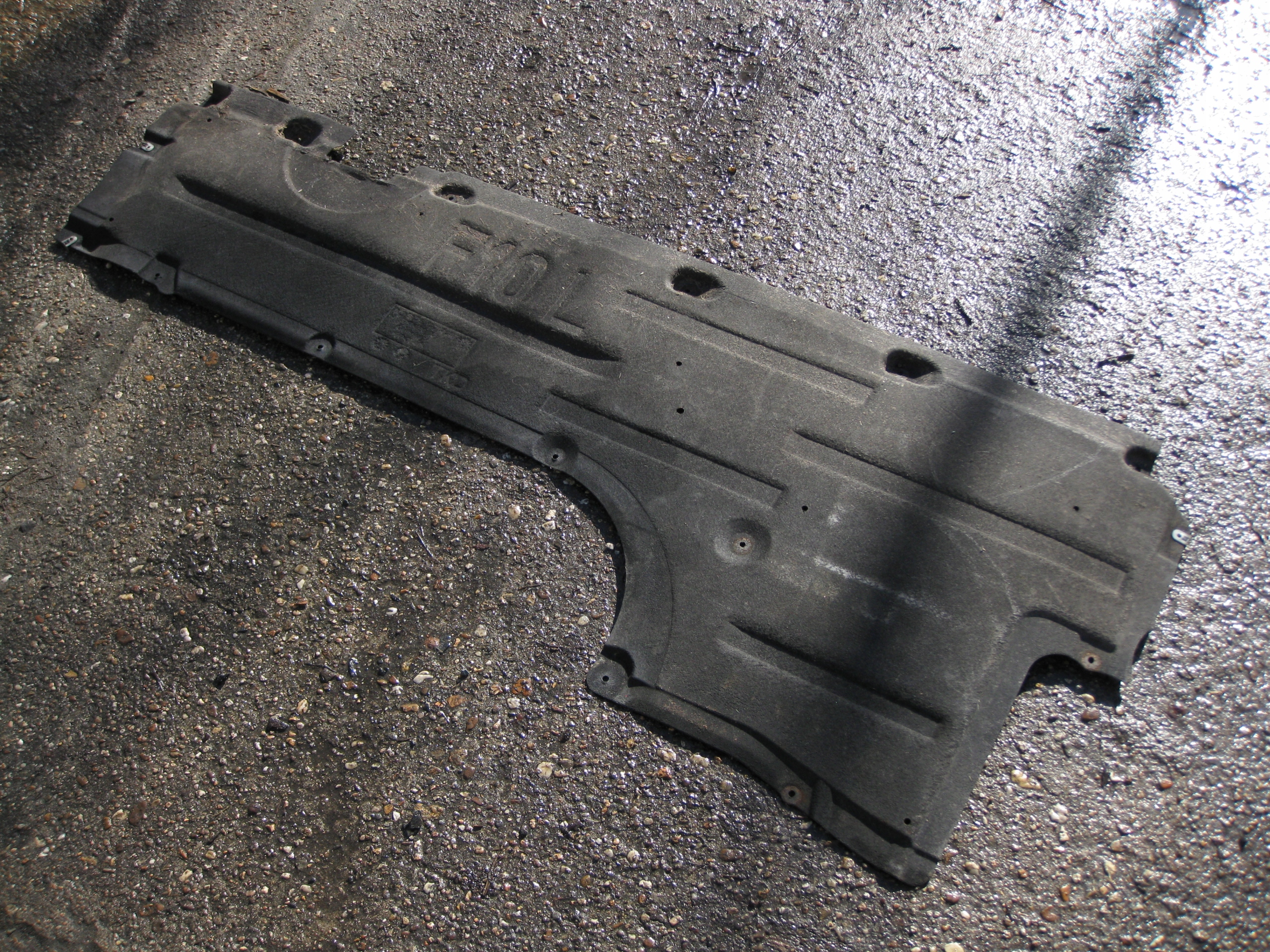 BMW F11 2.5 D 14R cover chassis left