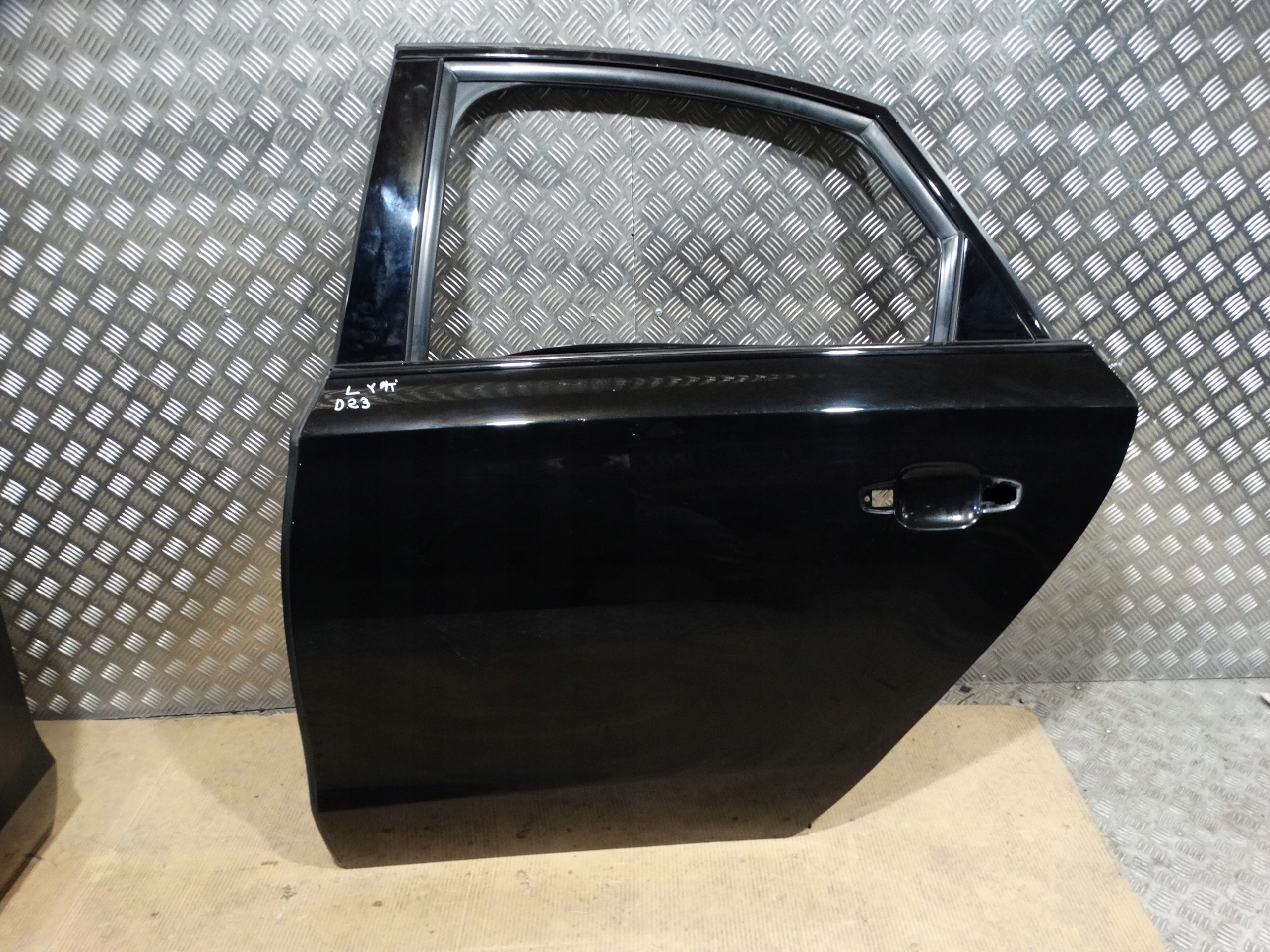 ІДЕАЛЬНІ ДВЕРІ ЗАДНЄ ЗЛІВА AUDI A8 D4h Ly9t 1