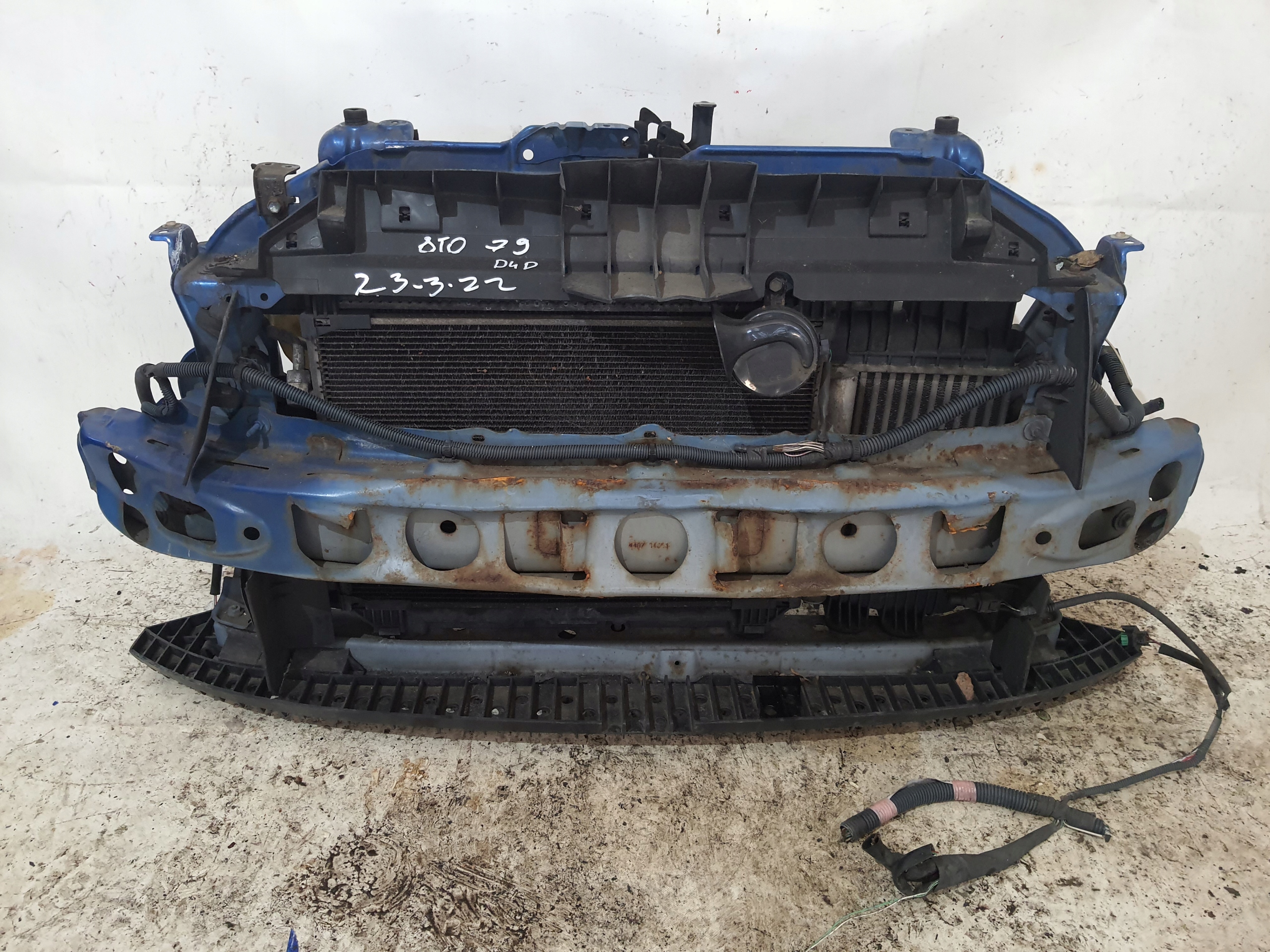 TOYOTA YARIS II 06-09 8T0 support panel for radiators D4D