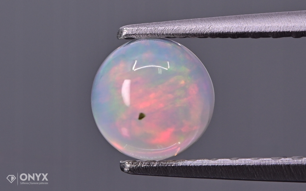 Opál z Etiopie kabošon kulatý fi 5 mm