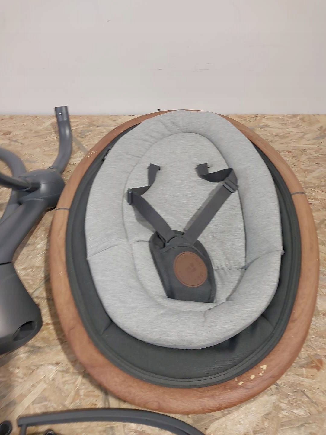 MAXI COSI CASSIA HUŚTAWKA ELEKTRYCZNA LEŻACZEK Kolor Odcienie brązu i beżu Odcienie szarości i srebra