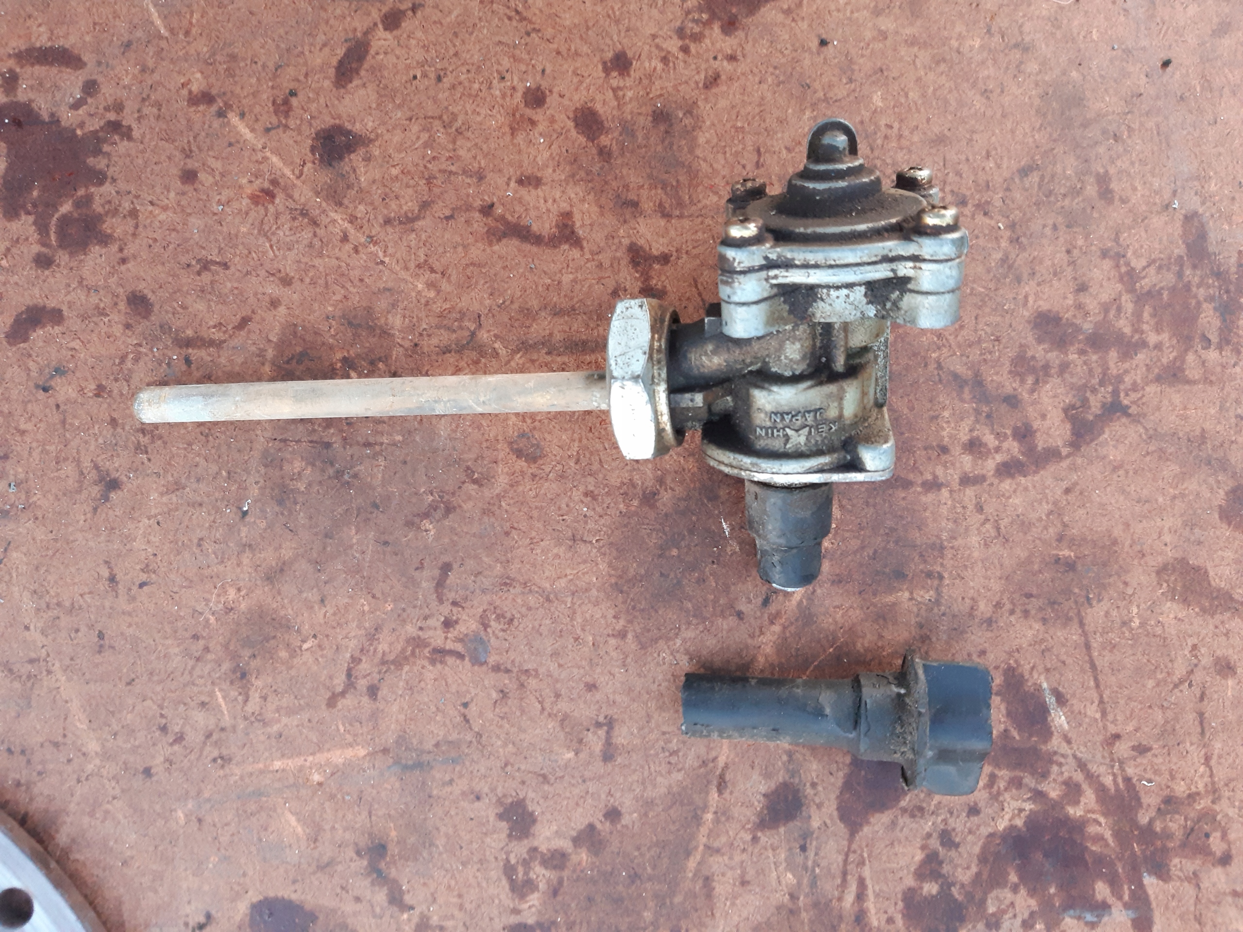 Ersdfgy44ere - Honda CBR 900 sc33 99R паливний кран