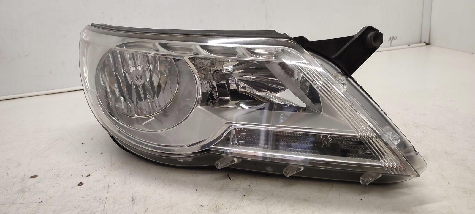 light front front right VW Tiguan and