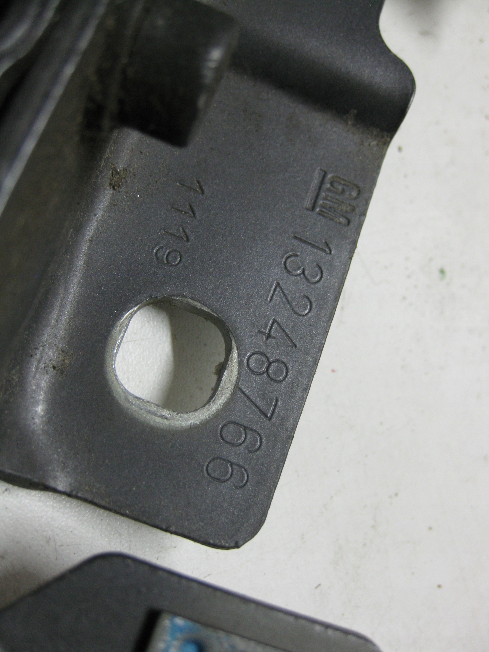 OPEL INSIGNIA A hinge bonnets right 12841601