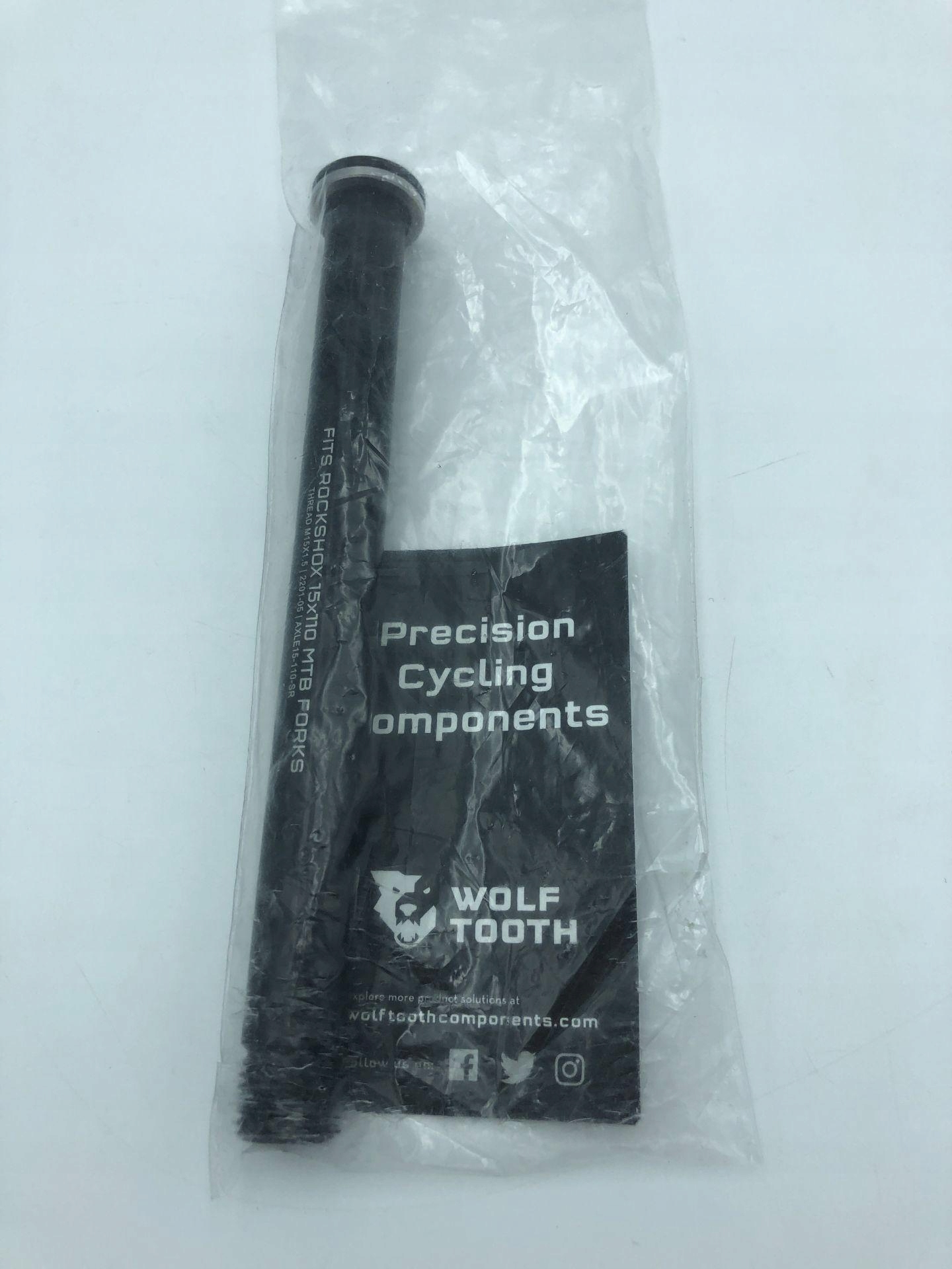 Przednia oś widelca amortyzowanego RockShox Marka Wolf Tooth Components