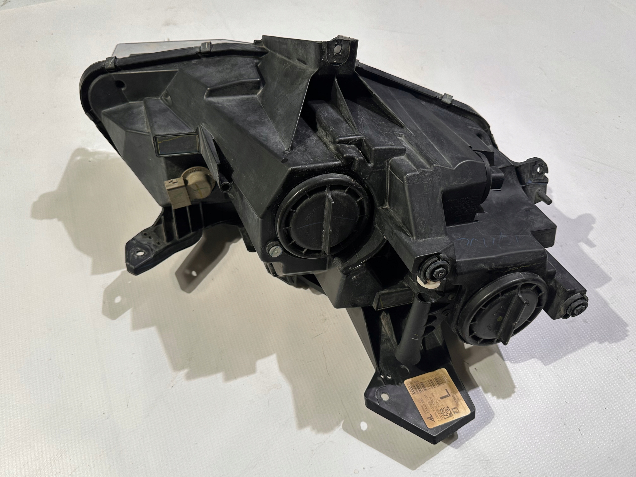 light front front left Chevrolet Camaro 2016+