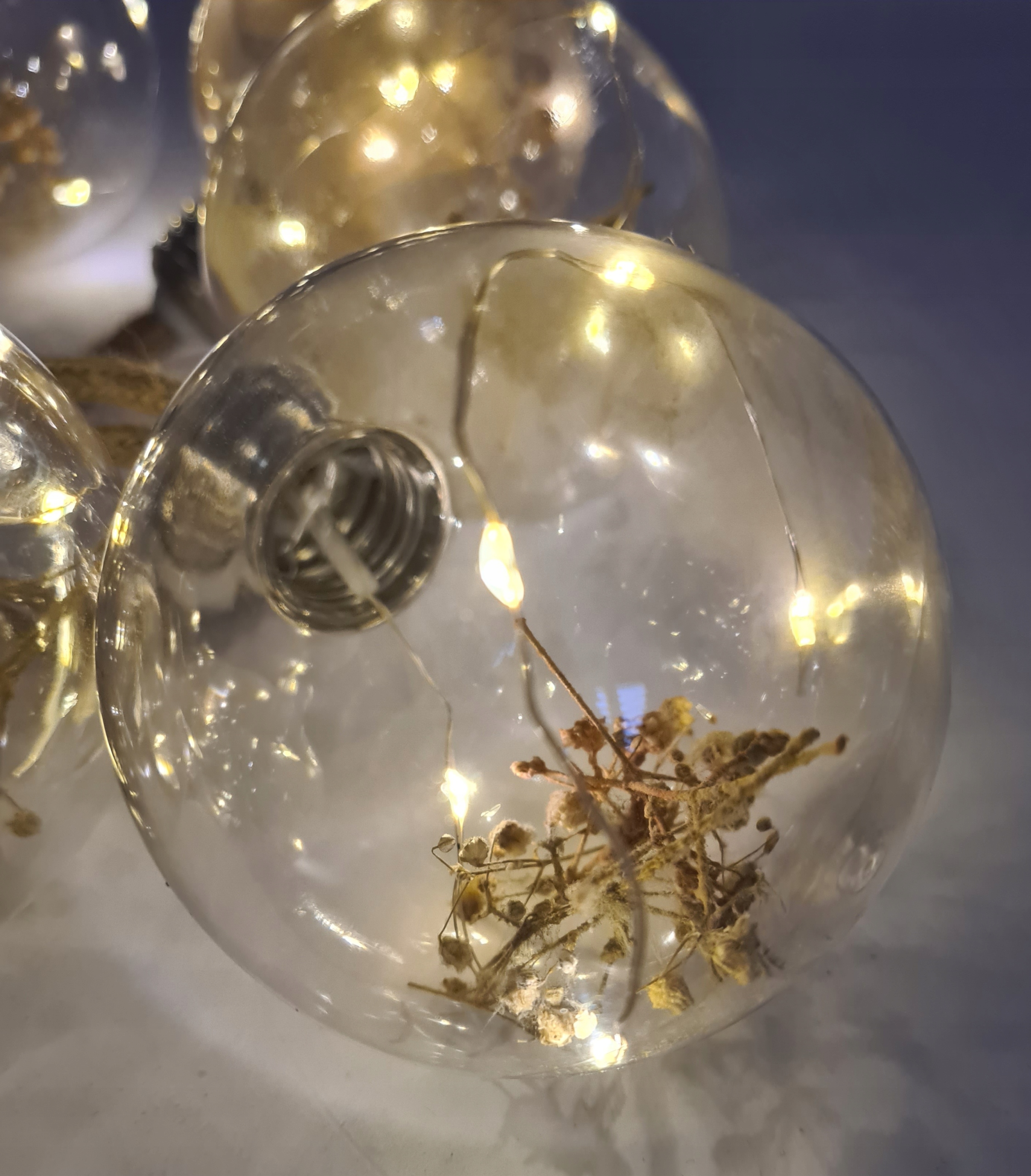 ŁAŃCUCH ŚWITLNY GIRLANDA 8 ŻARÓWEK 40LED 2XAA JUTA Kod producenta 135684