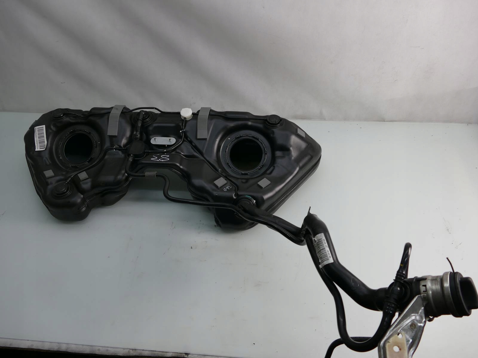 2044704001 - MERCEDES C W204 1.8 CGI топливный бак бак наполнитель