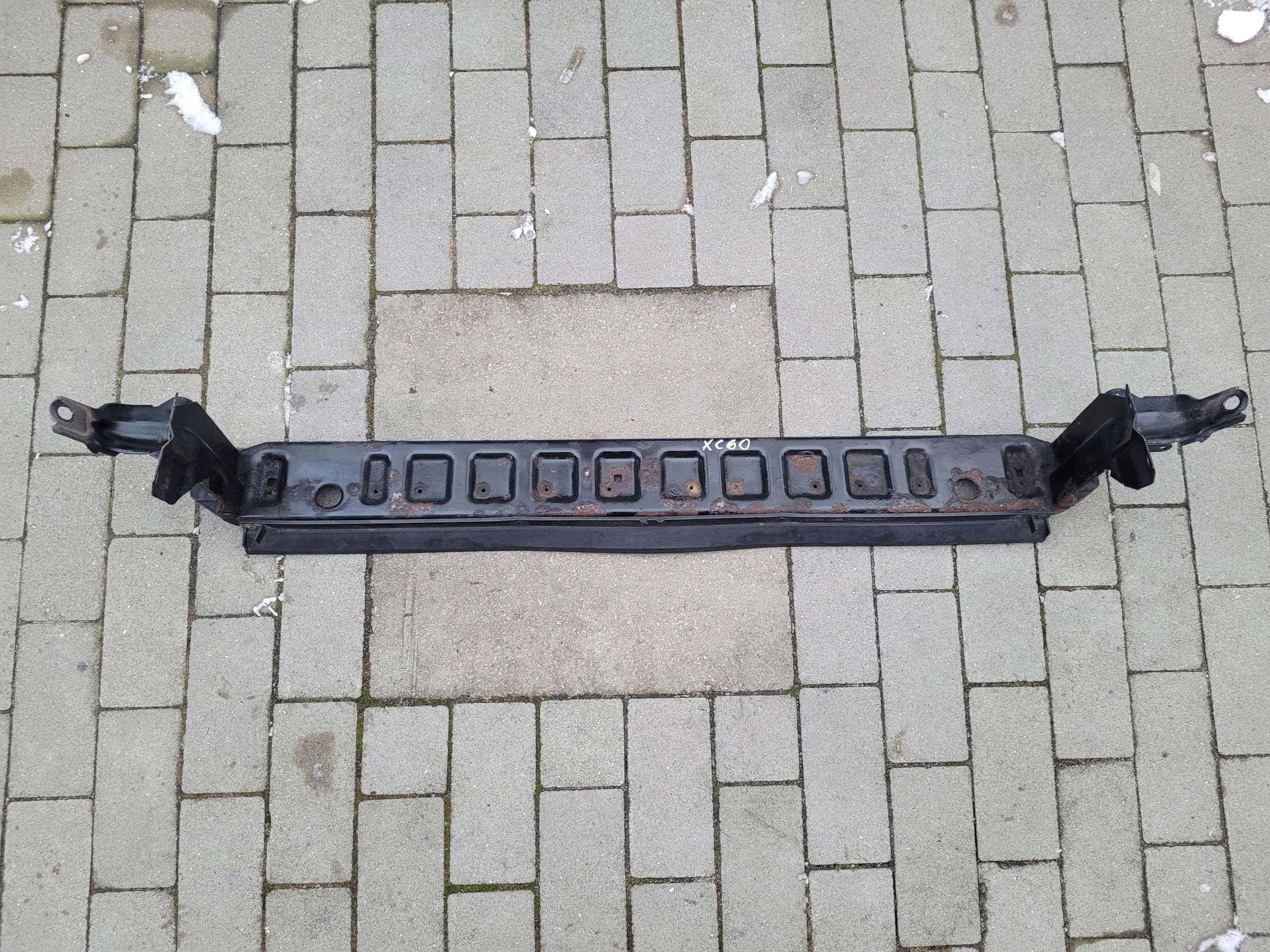pillar below radiator sider lower VOLVO XC60 and