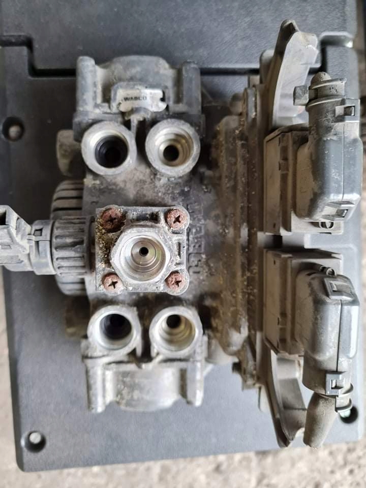 0004293724 - Mercedes Atego axor actros клапан WABCO