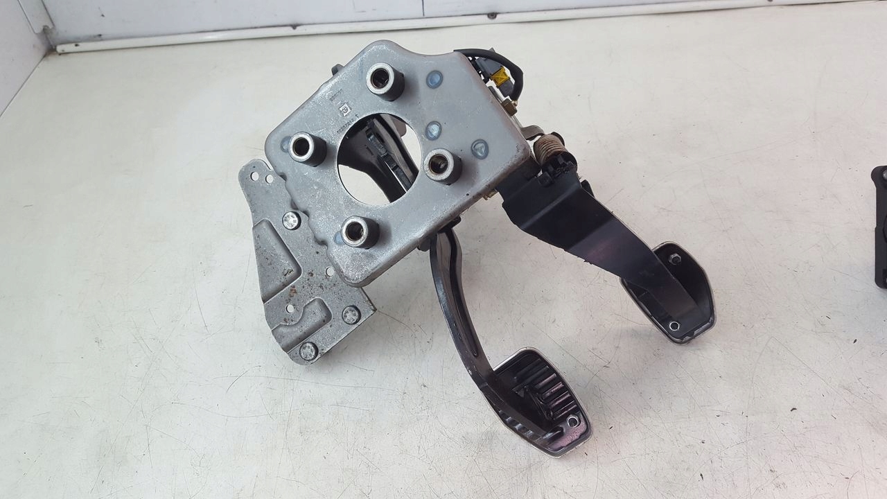 pedale komplet Peugeot 307CC 2,0