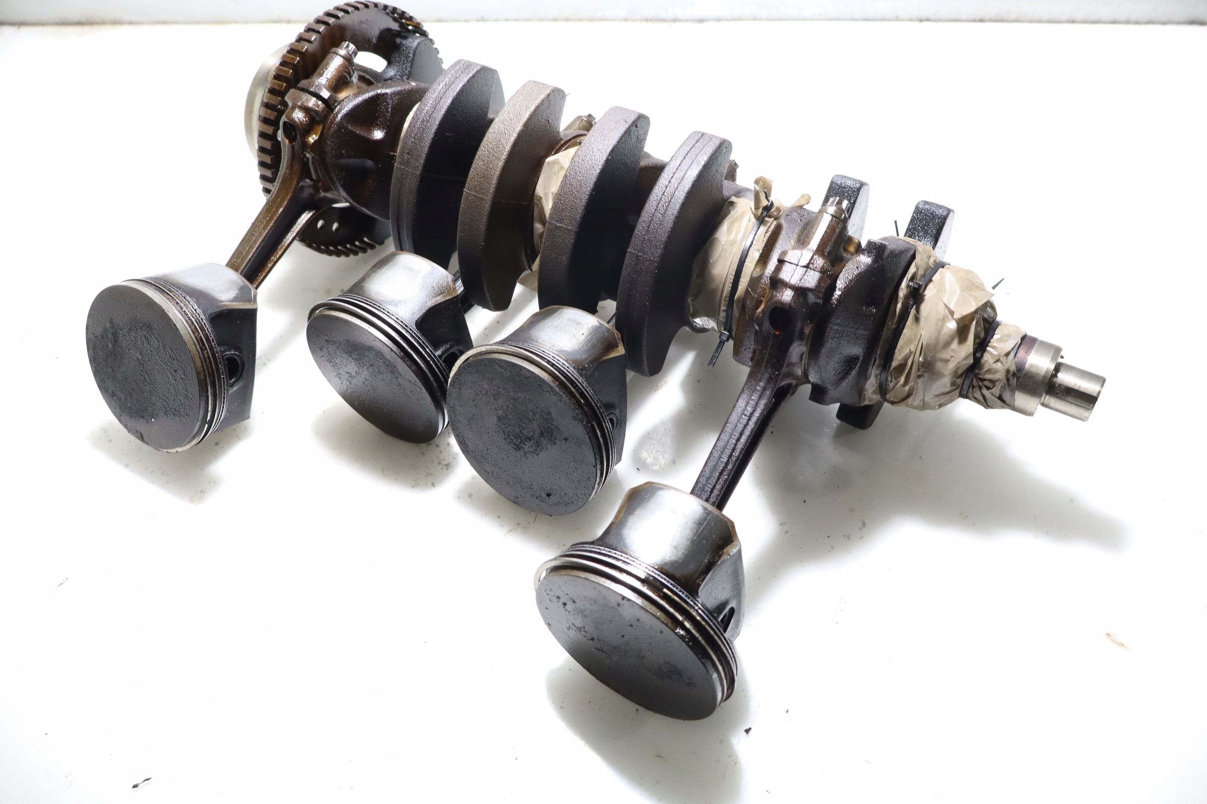 WAŁ KORBOWY TŁOKI OPEL ASTRA H 1.6