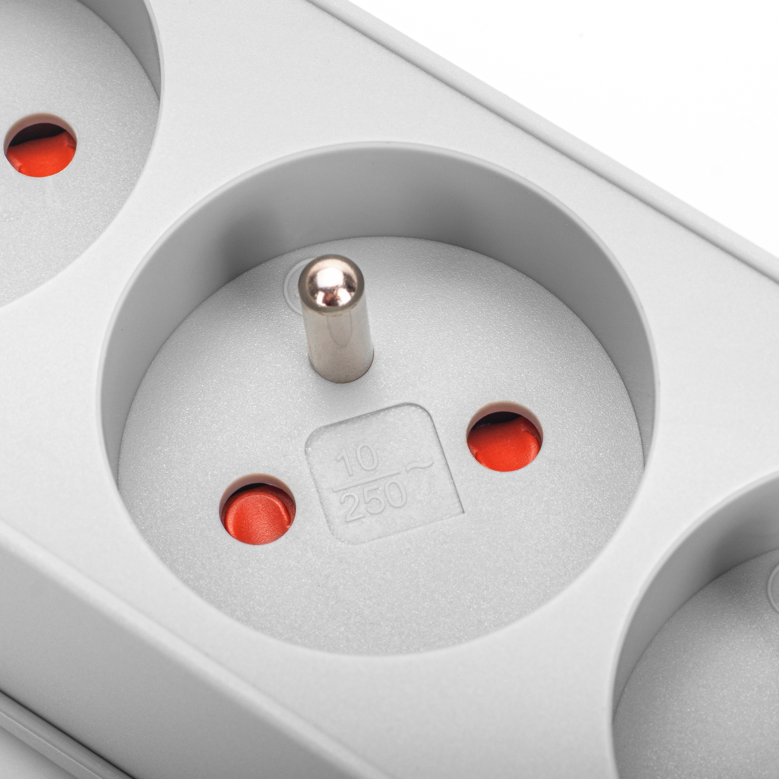 LISTWA ZASILAJĄCA PRZEPIĘCIOWA PRZECIWPRZEPIĘCIOWA 8 GNIAZD 1,5m SZARA Kod producenta MT139-1,5