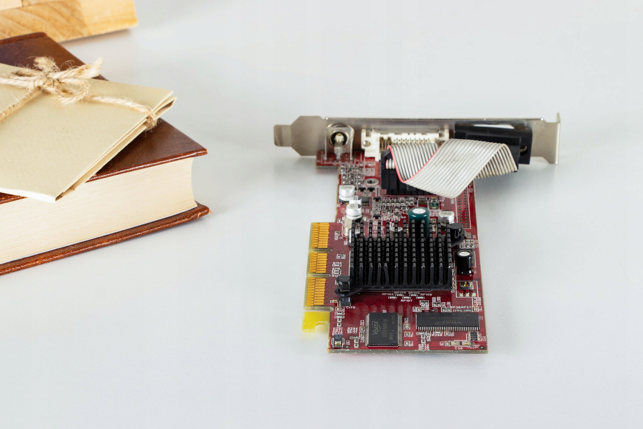 ATI RADEON 7000 64MB AGP DVI VGA HIGH PROFILE Szyna pamięci 64-bit