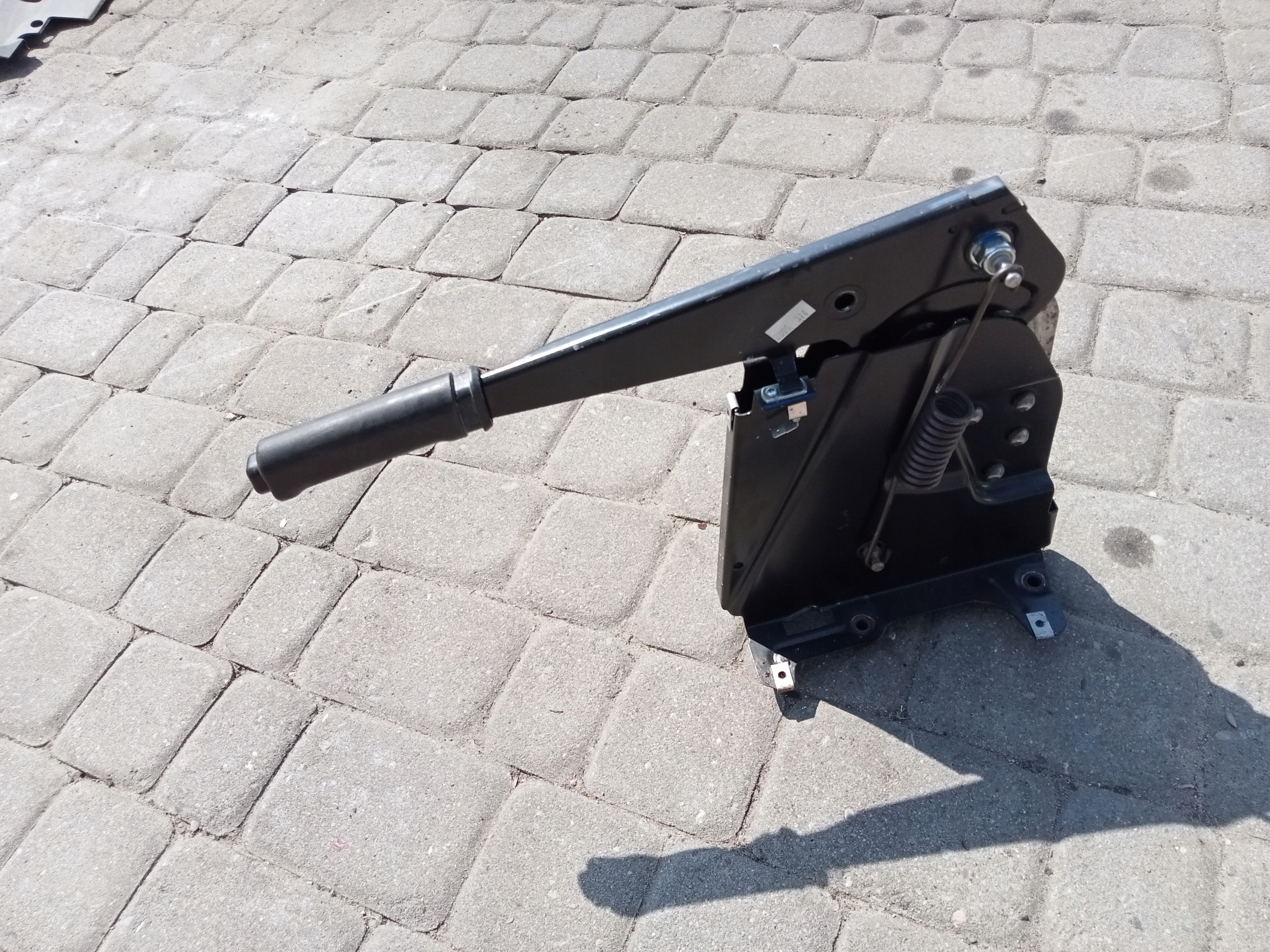 DZWIGNIA HAMULCA RĘCZNEGO IVECO DAILY 1999-2019 Producent części Iveco OE