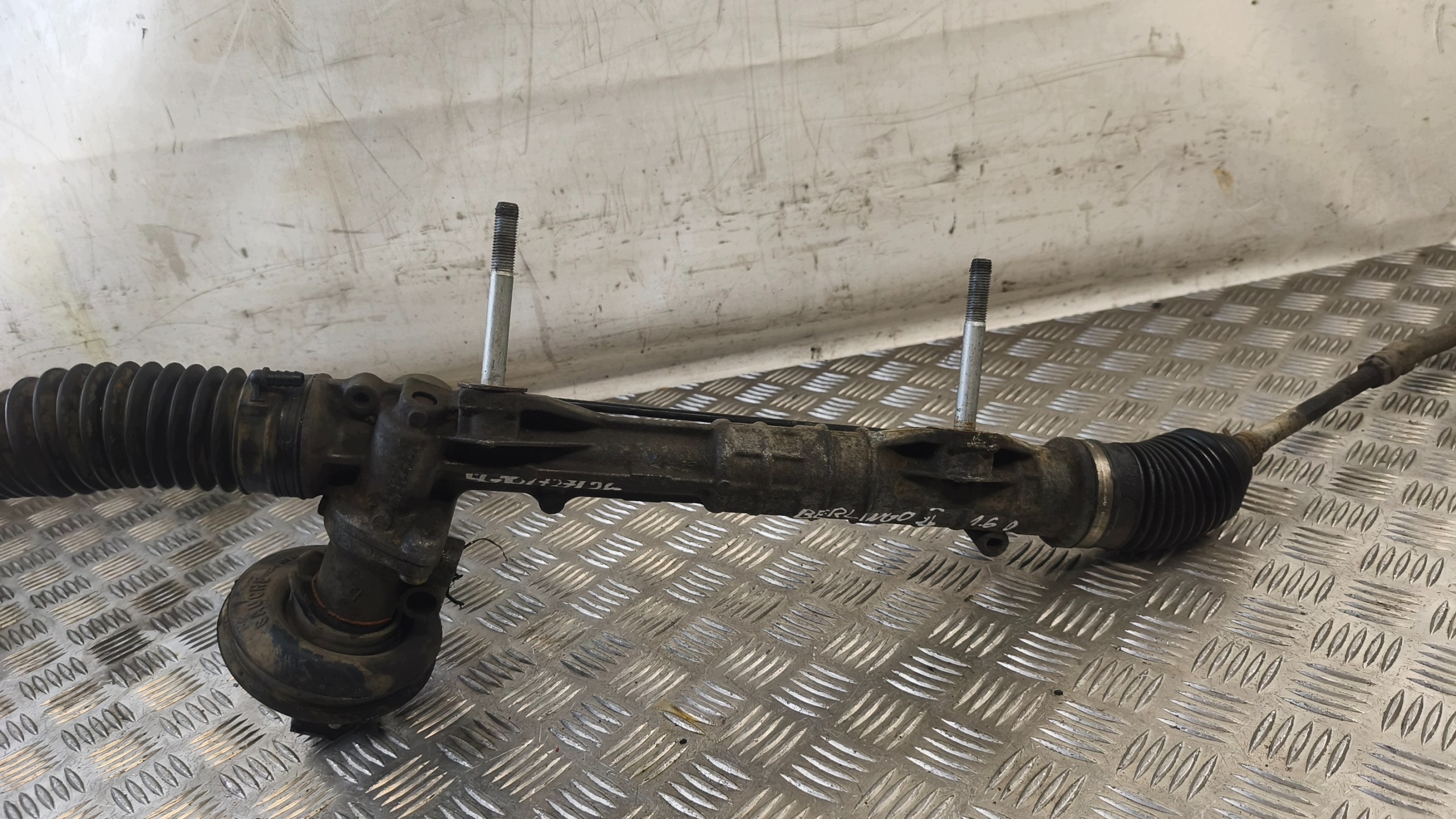 Boîter direction Boîter direction CITROEN BERLINGO II 1.6HDi 2008r