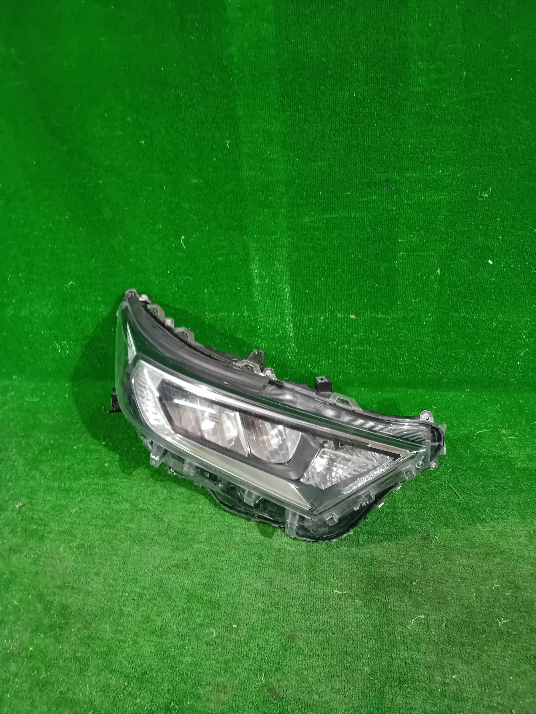 REFLEKTOR right front TOYOTA RAV4 V FULL LED 18- NR.802