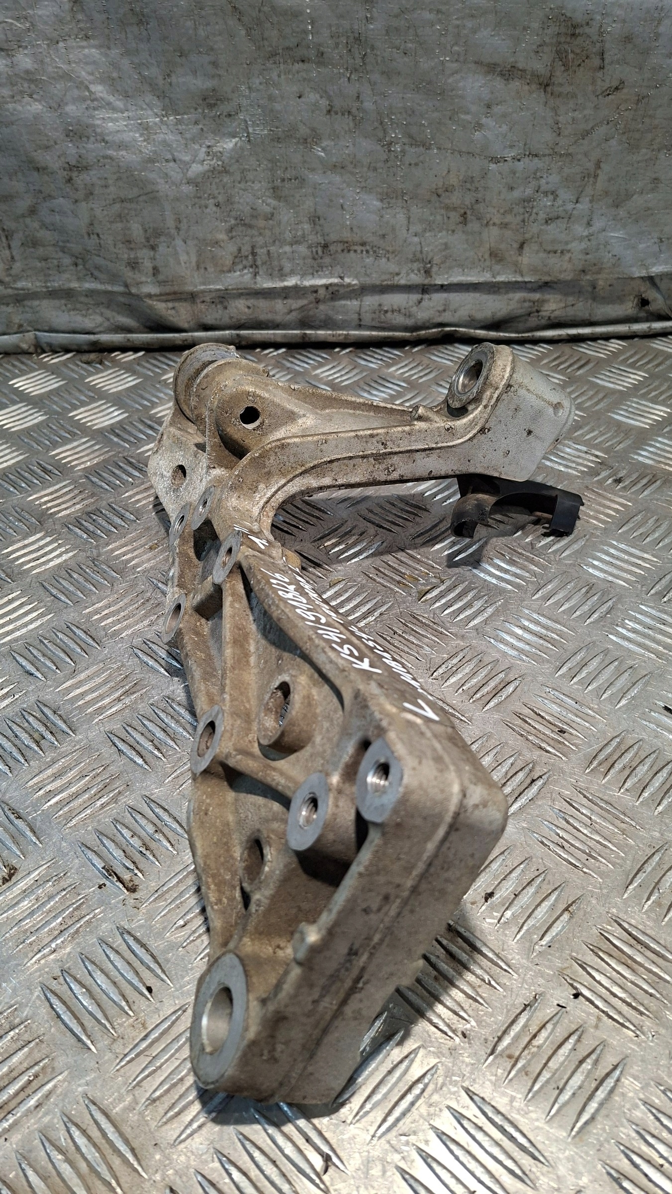 holder console arms left front VW TOURAN and 1.9TDI