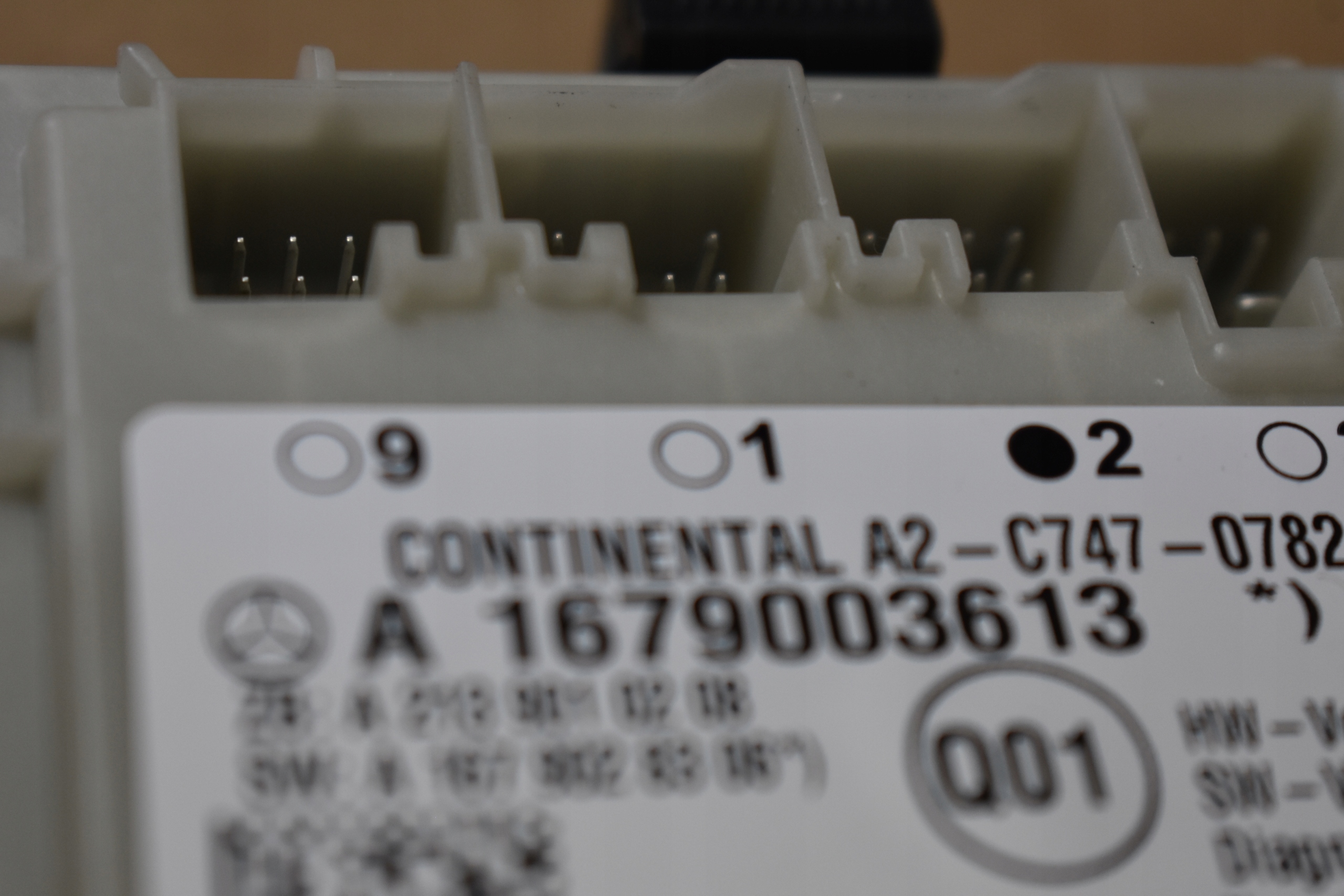IDEALNY module control unit door MERCEDES W167 1