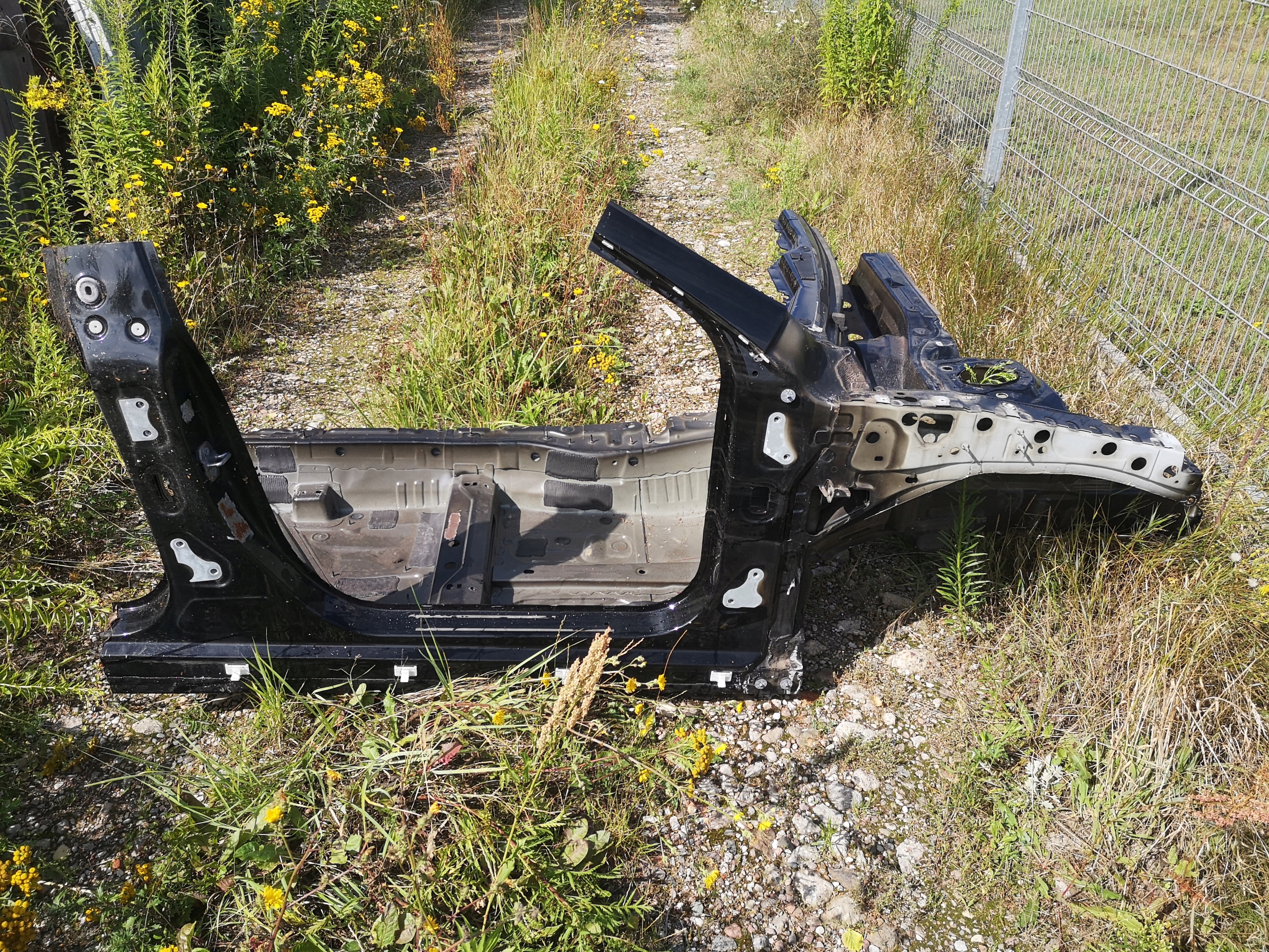 MERCEDES КЛА W117 ЧЕТВЕРТЬ ПРАВЫЙ ПЕРЕД