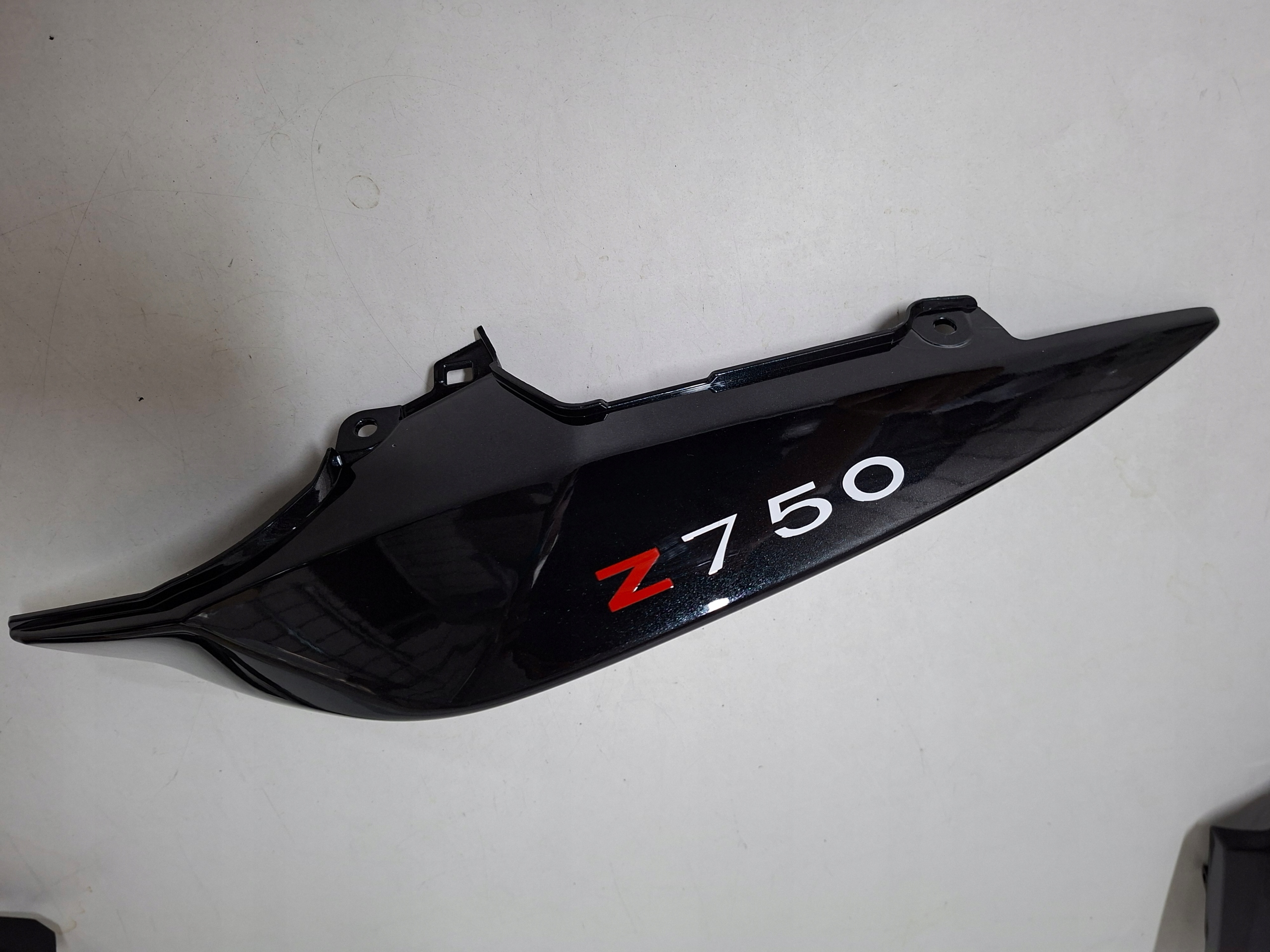 Kawasaki Z750 Z 750 lata 07-12r Zadupek tył Bok Owiewka Ogon Tył L