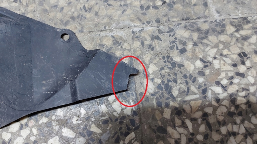 mudguard left front TOYOTA AVENSIS T27 08-18