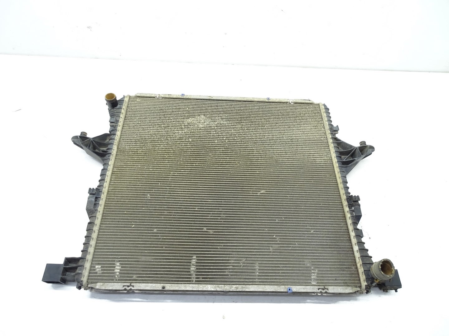 chladič vody VW AMAROK 2.0 TDI 2H0121253A