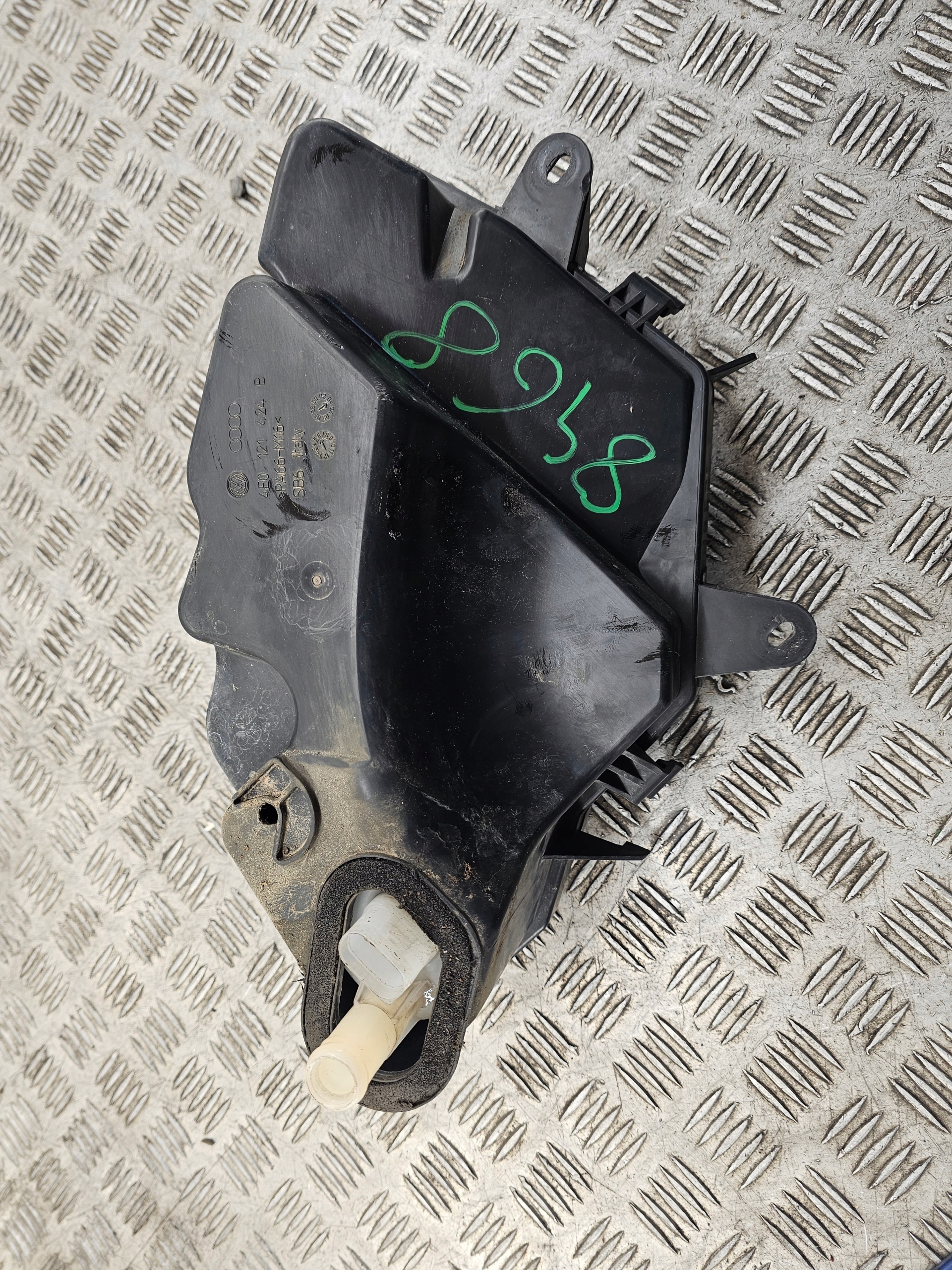 Audi OE 4E0121424B Gehäuse Panzer Behälter des Gasses