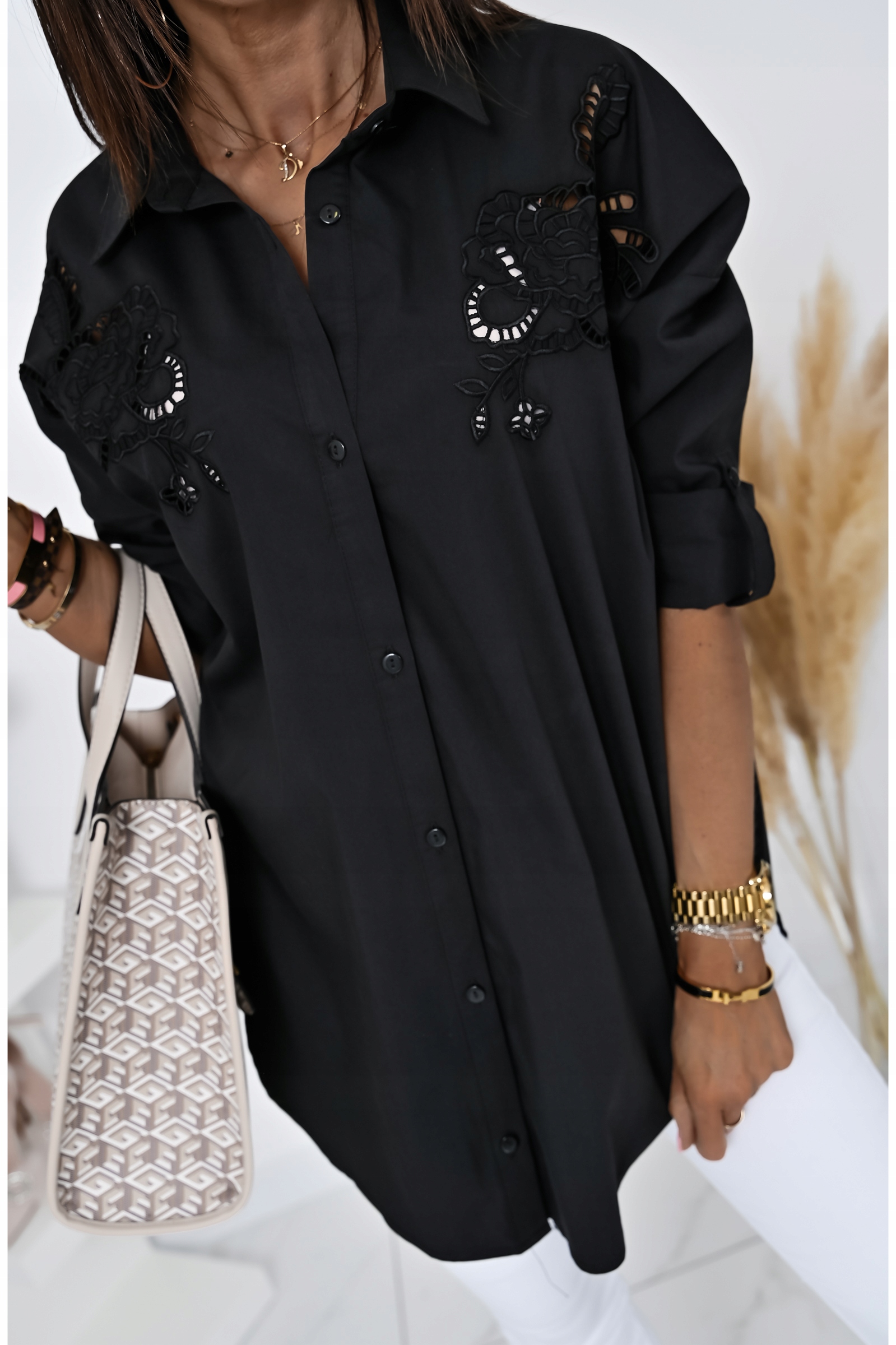 OVERSIZOWA KOSZULA ZDOBIONA HAFTEM CALM! WZ.2 M Wzór dominujący bez wzoru