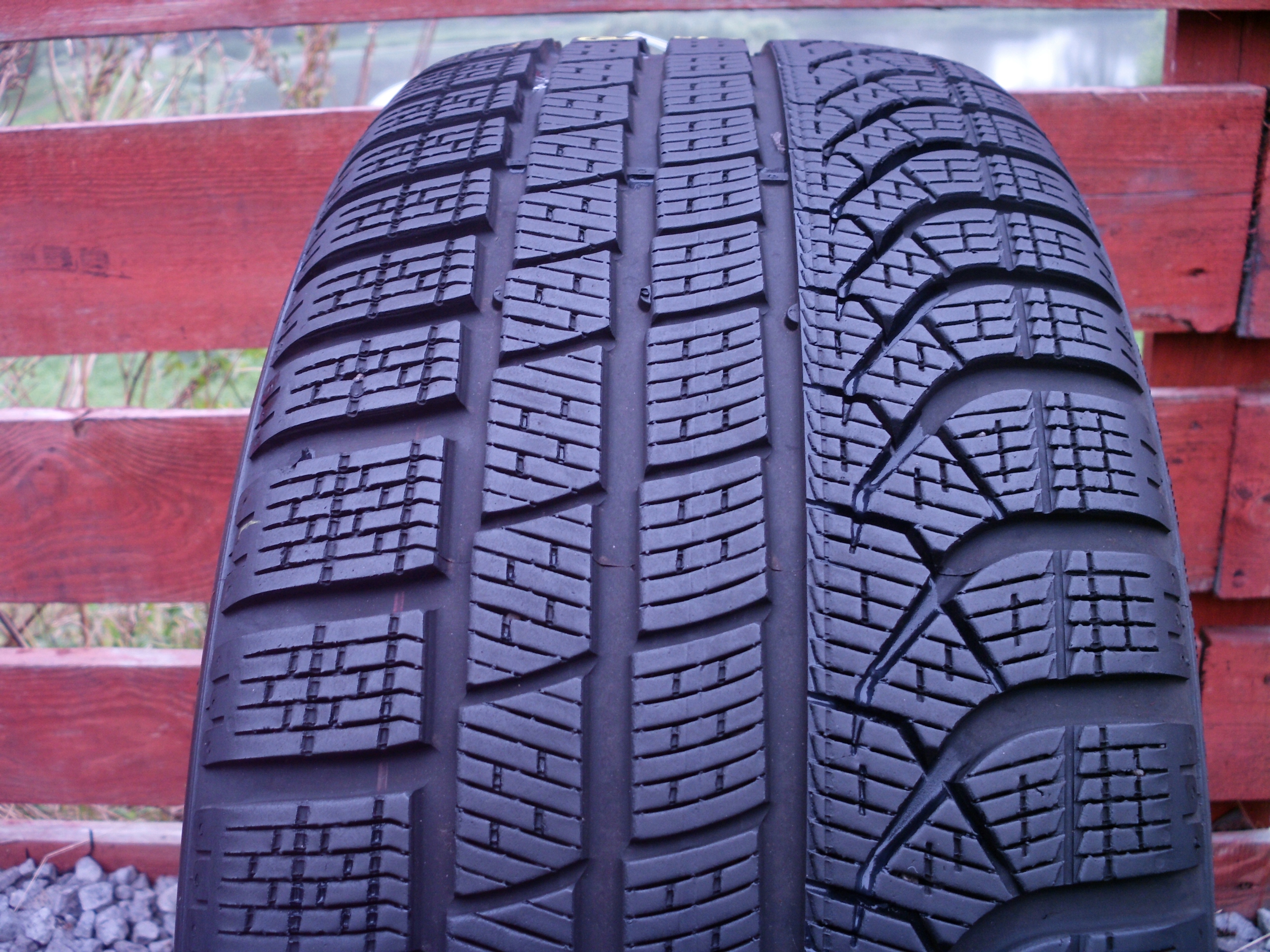OPONA 245/40R20 PIRELLI P ZERO WINTER 99V 23r. * MO