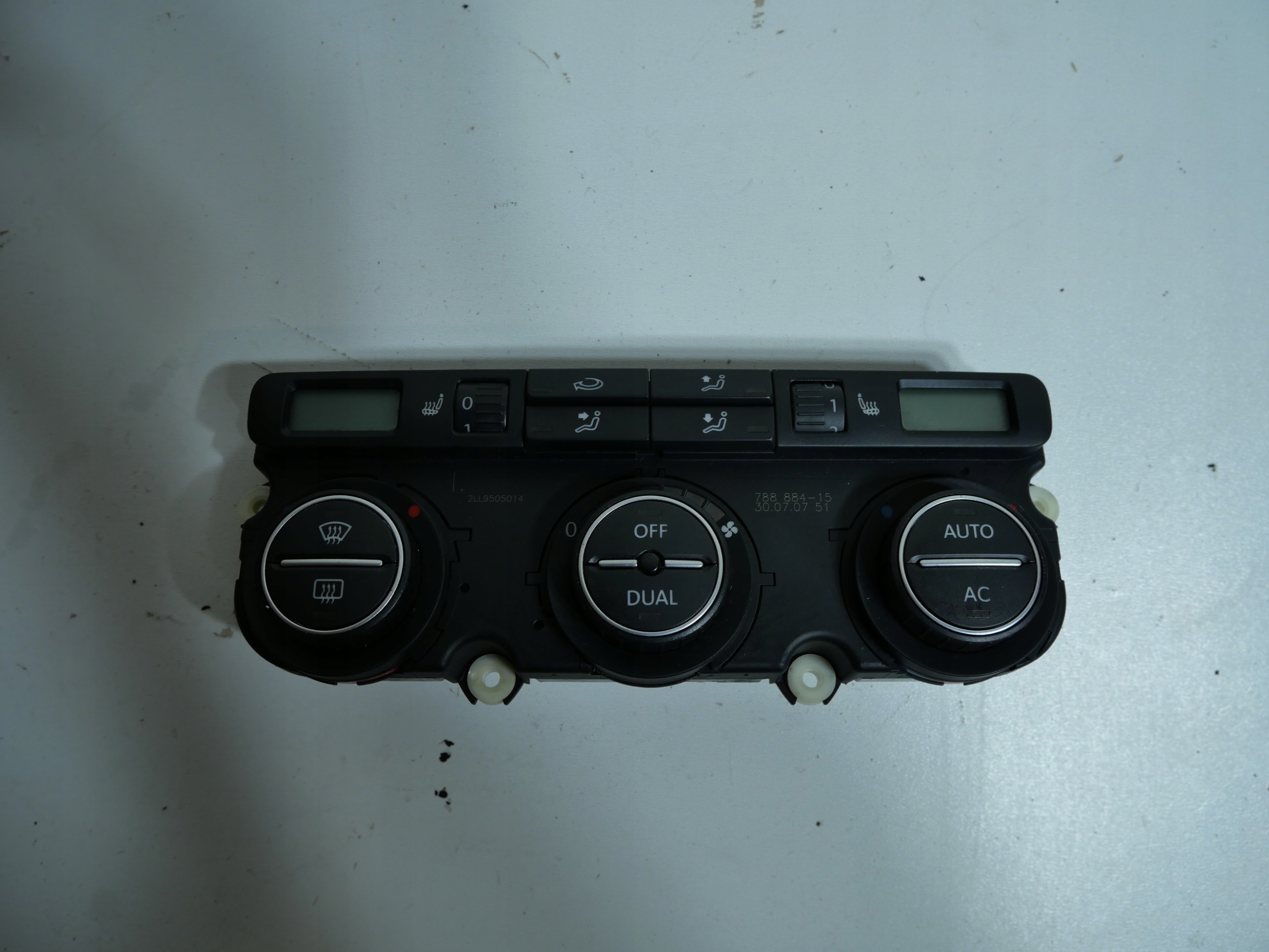 Unite commande clima VW GOLF V Positif PASSAT B6 TOURAN 1K0907044BS