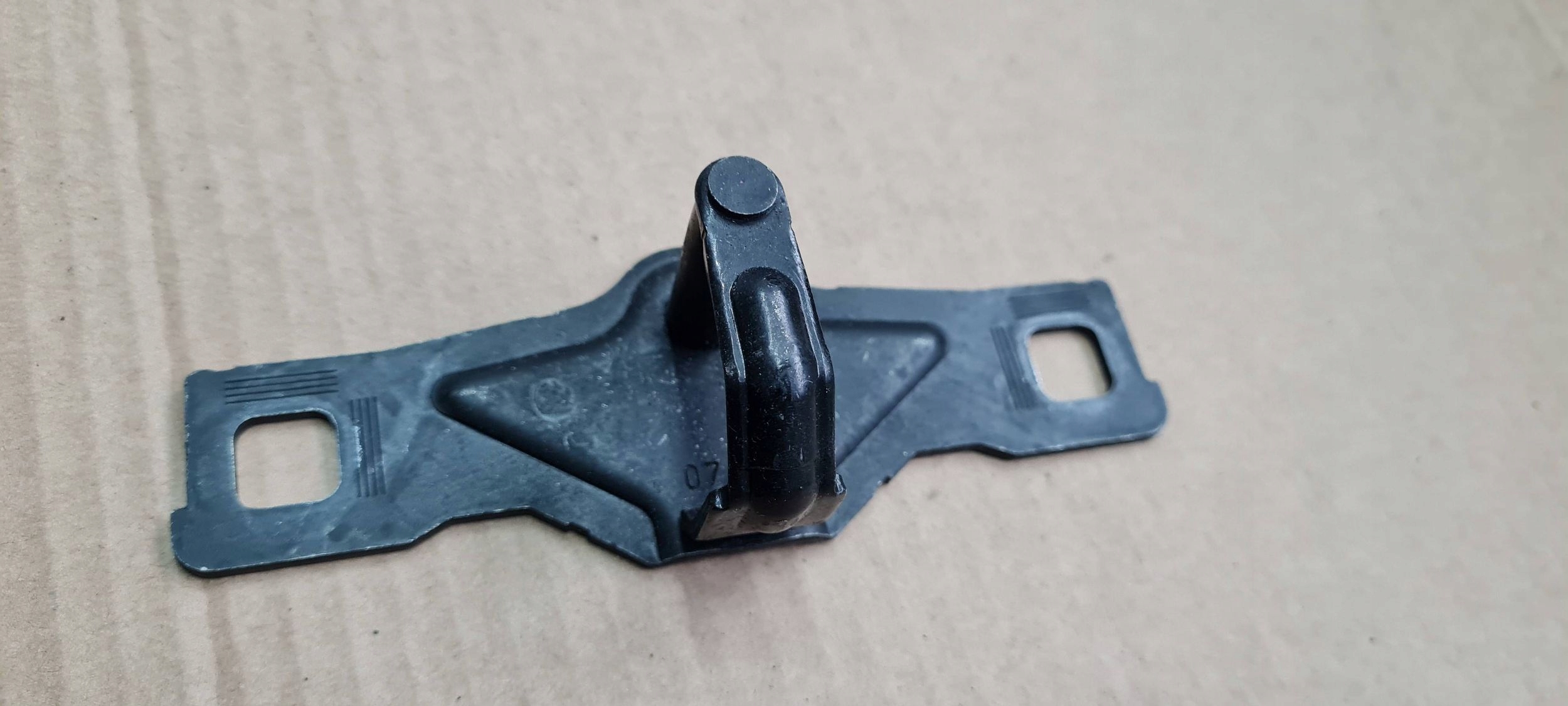 A4 B9 8W RYGIEL lock bonnet boot rear part 8W5827507 A5 8W