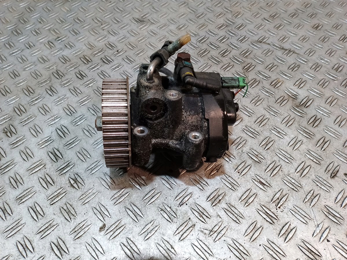 Топливный насос RENAULT CLIO III H8201121521 1.5