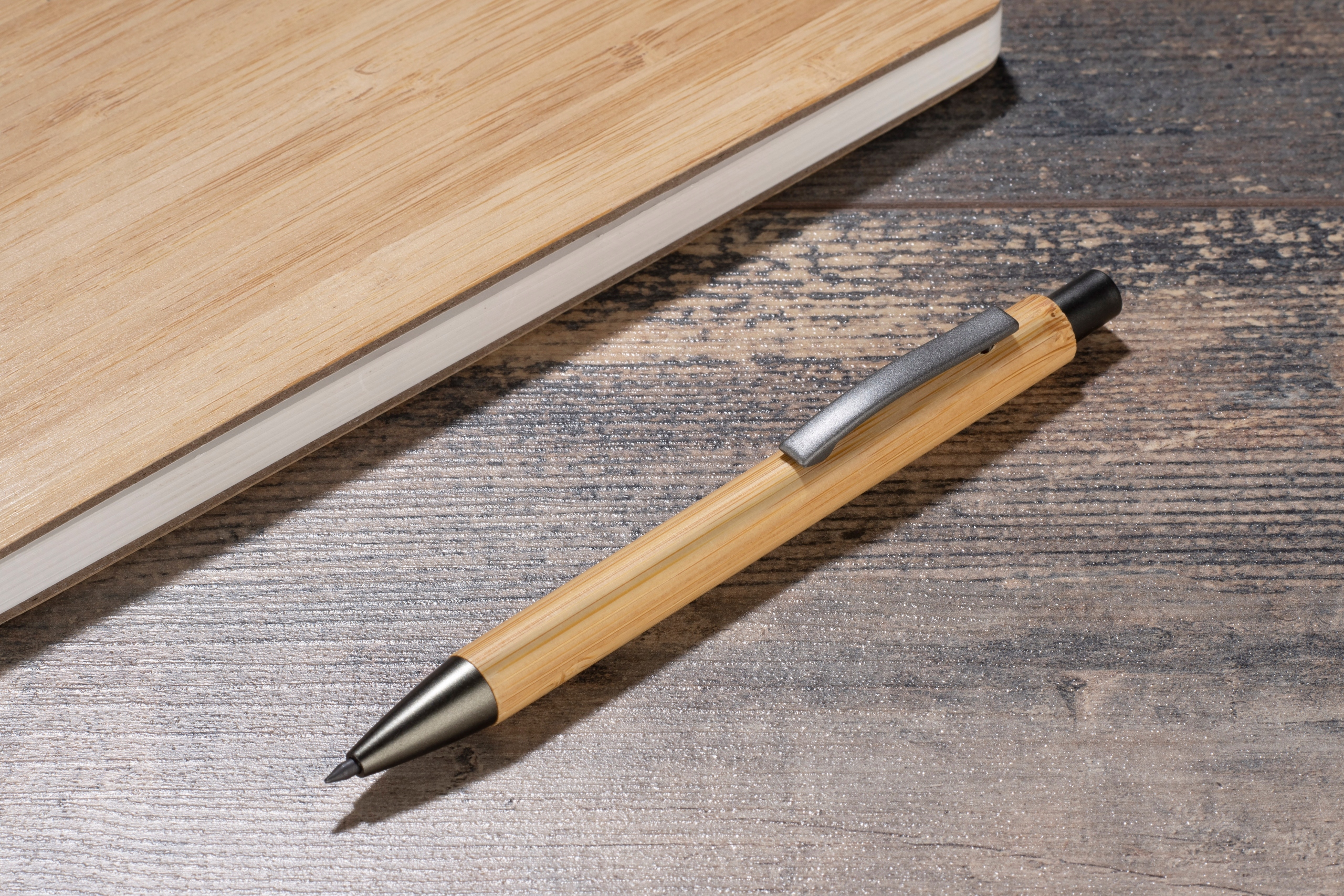 OŁÓWEK WIECZNY bambusowy BEZ TEMPEROWANIA włącznik Twardość HB