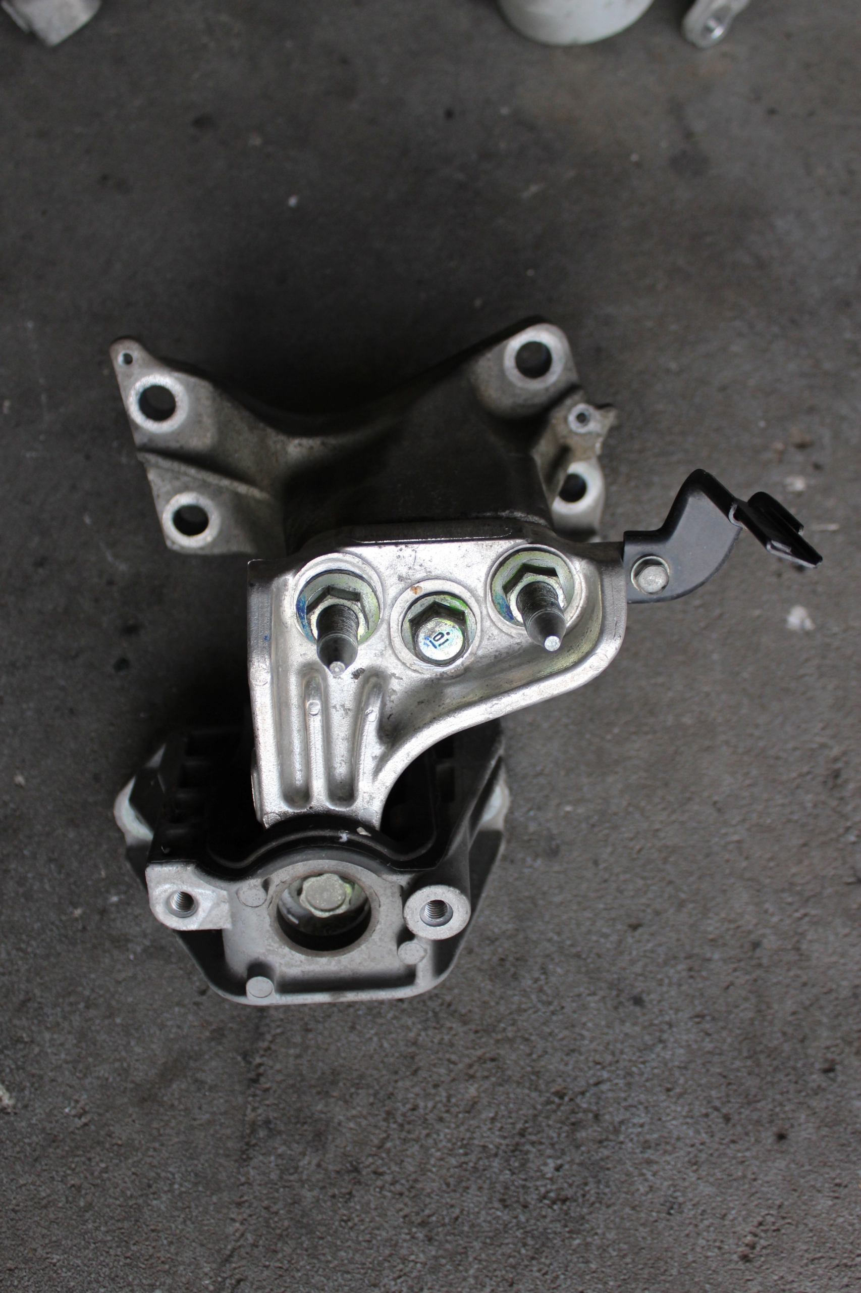 HONDA CIVIC UFO VIII 1.4 ЛАПА ПОДУШКА КОРОБКИ