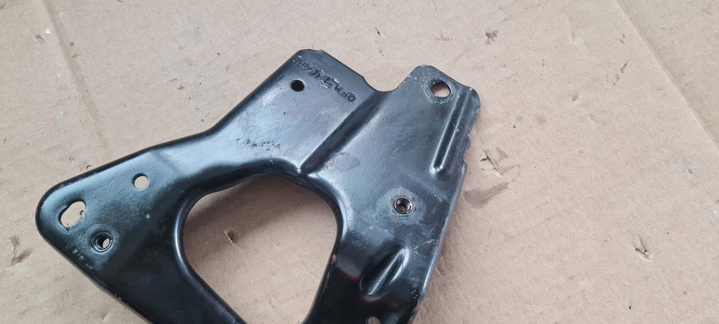 Chrysler Pacifica 2022 bracket holder hook INNA CZESCI of the engine