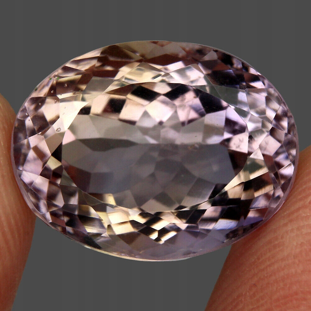 Přírodní kámen ametrin 12.06ct Vvs dvoubarevný