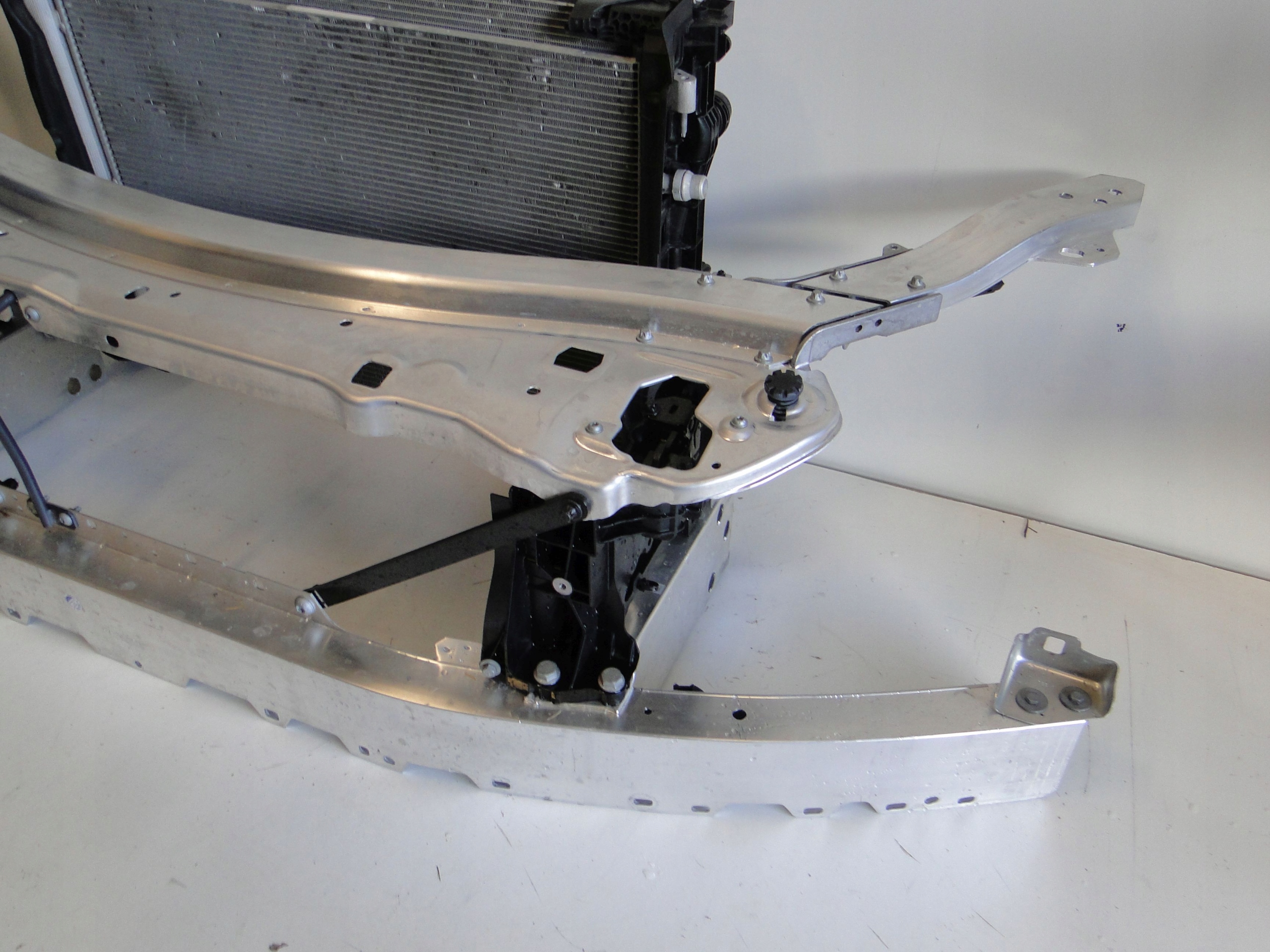 MERCEDES E KLASA W213 213 LIFT PAS PRZEDNI KPL Typ samochodu Samochody osobowe