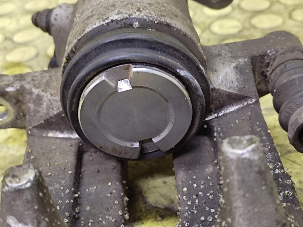 AUDI A3 8L caliper brake right rear part