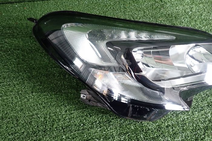 OPEL CORSA E LED 14- reflektor rechts Licht rechts