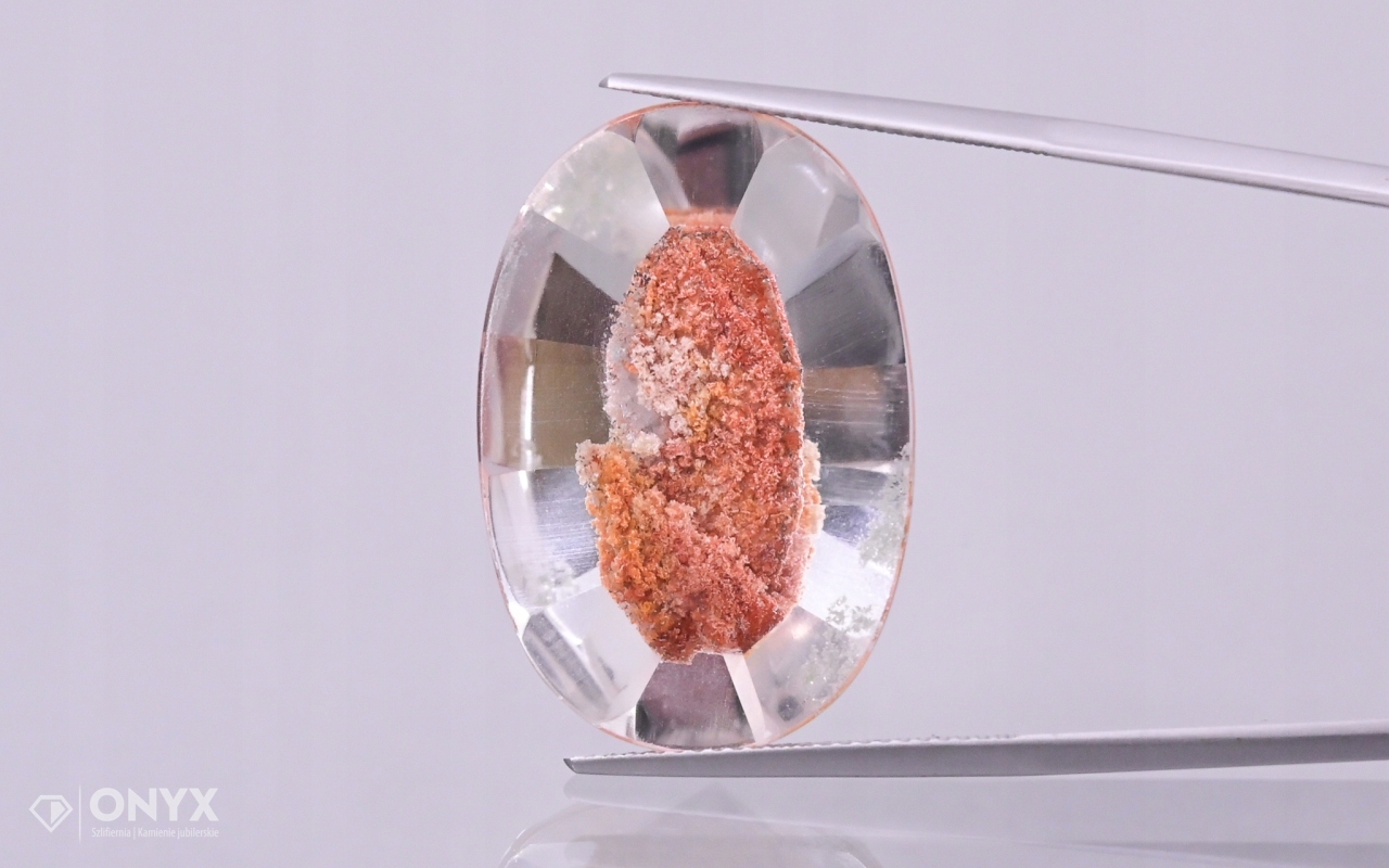 Křemen s Lodolitem fazetovaný ovál 28,5x19 mm