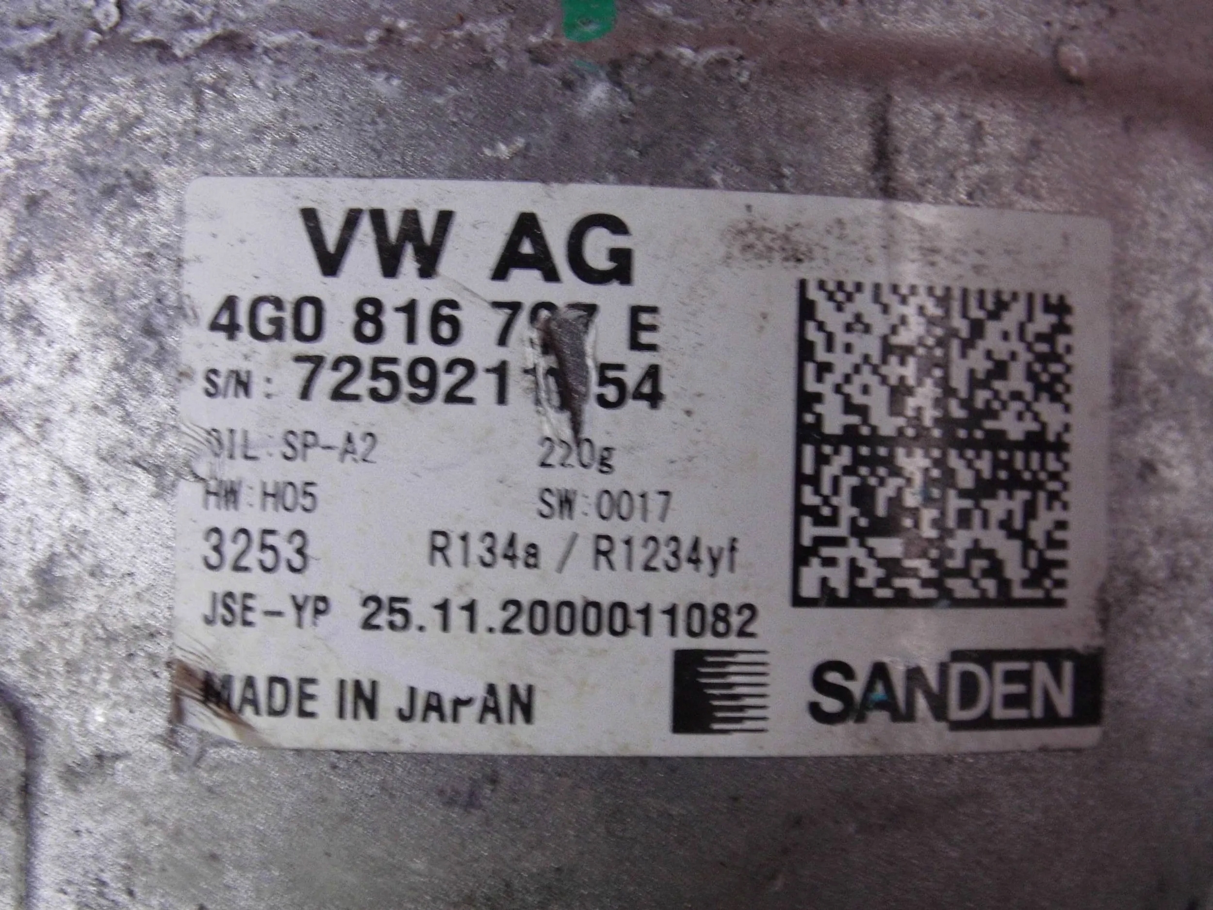 Компрессор кондиционера насос Audi A6 4G0816797E