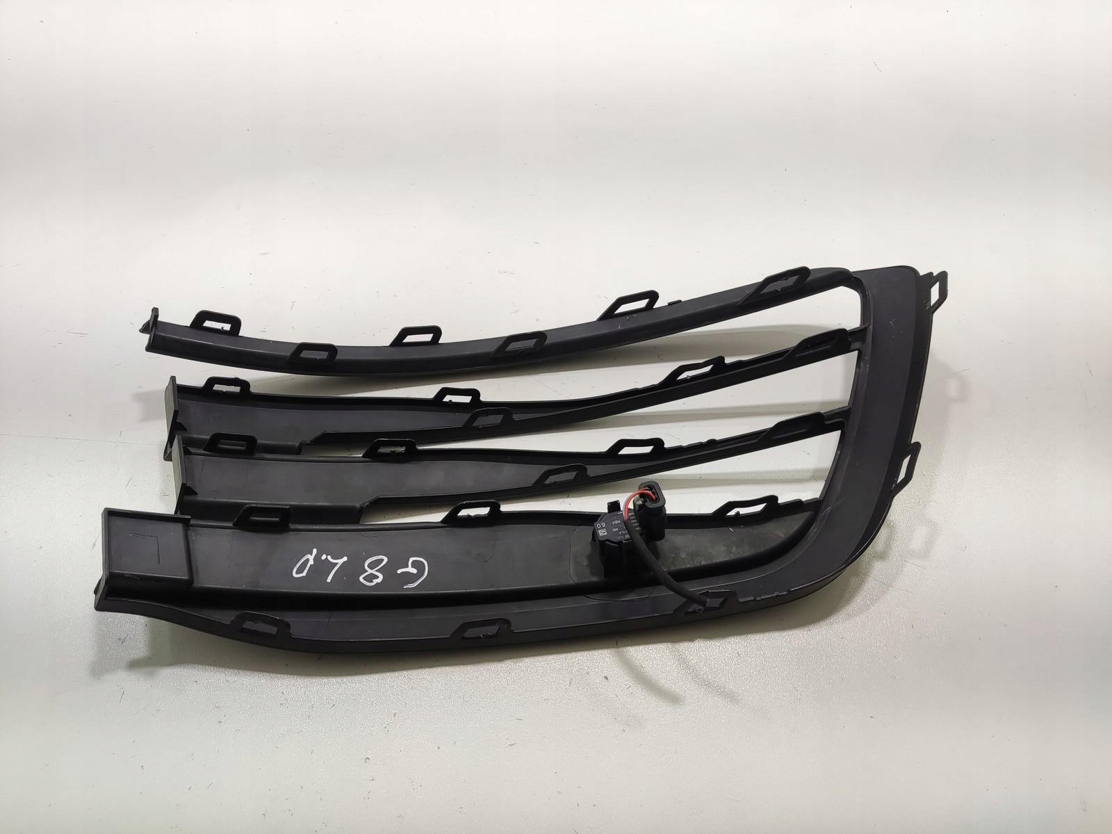 grid left of a bumper front sensor PDC VOLKSWAGEN GOLF VIII 2019-2024