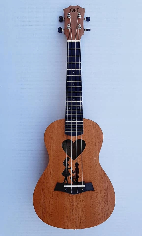 Ukulele koncertowe Qbt U23 serce ona pokrowiec